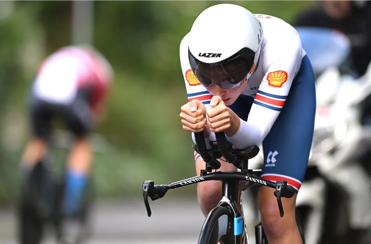 Knaven veelbelovend, maar te snel gestart bij junioren-tijdrit, waar Britse Ferguson de rest omverblaast