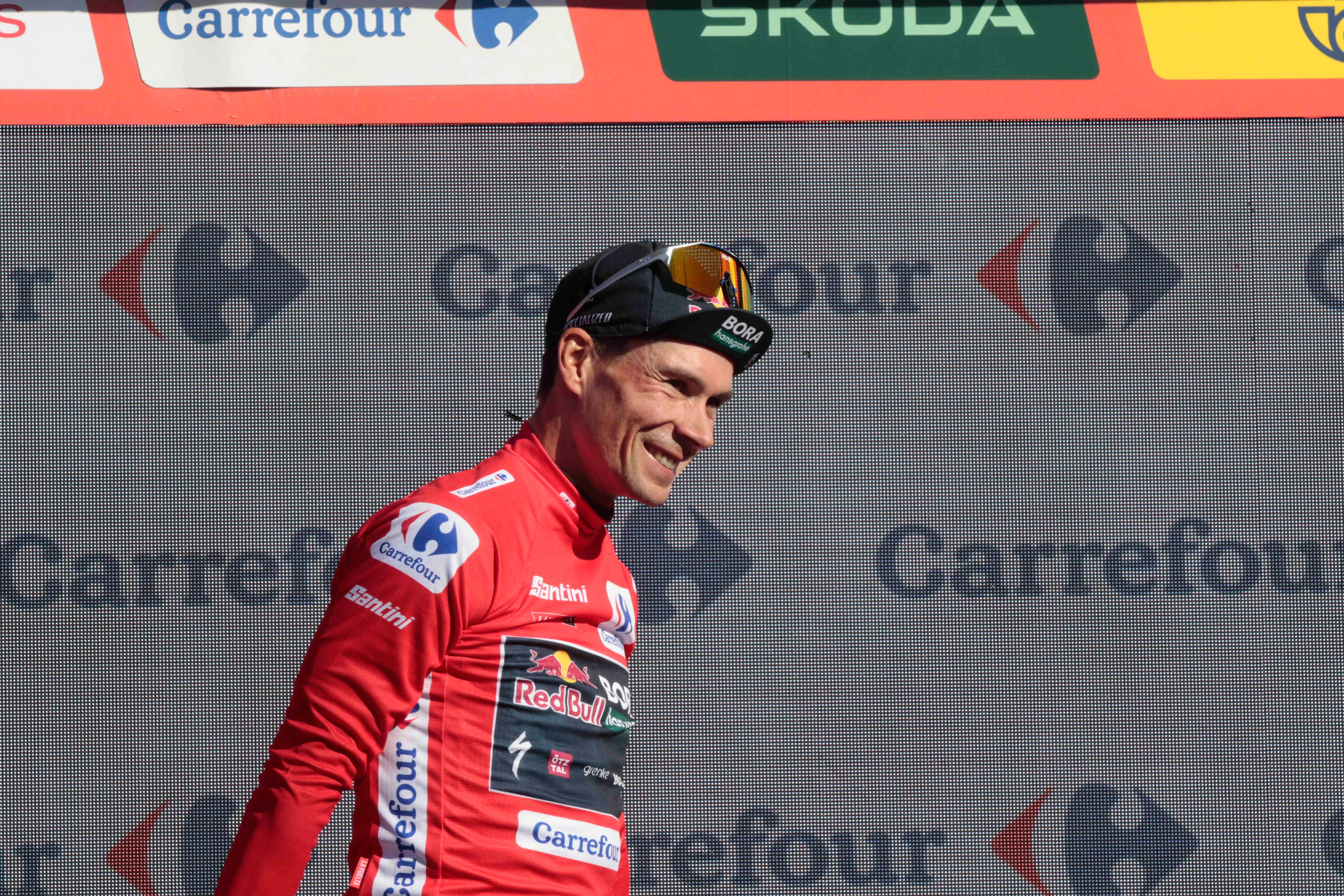 Nervous rain of attacks in final phase, but Dunbar is the smartest! Roglic defends red with panache