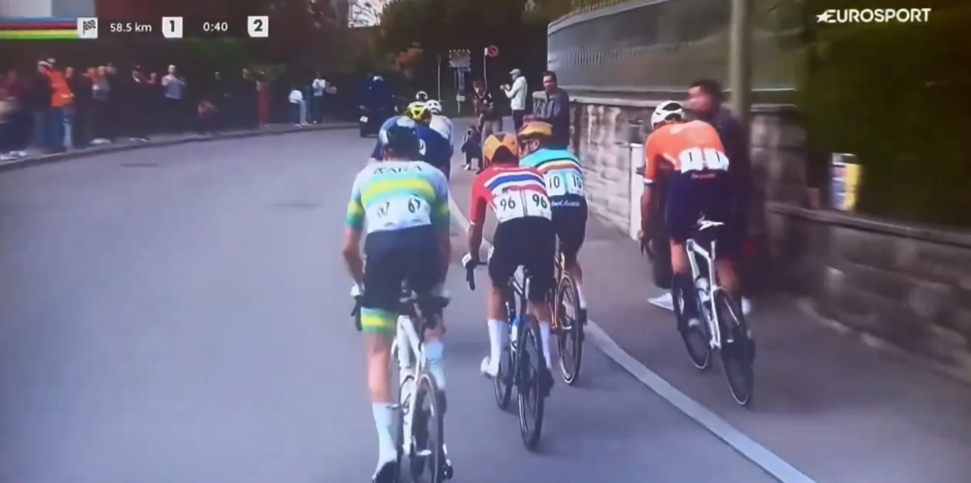 🎥 Pogacar schreeuwde om eten, Evenepoel maakte misbaar en ontsnapte Van der Poel aan diskwalificatie?