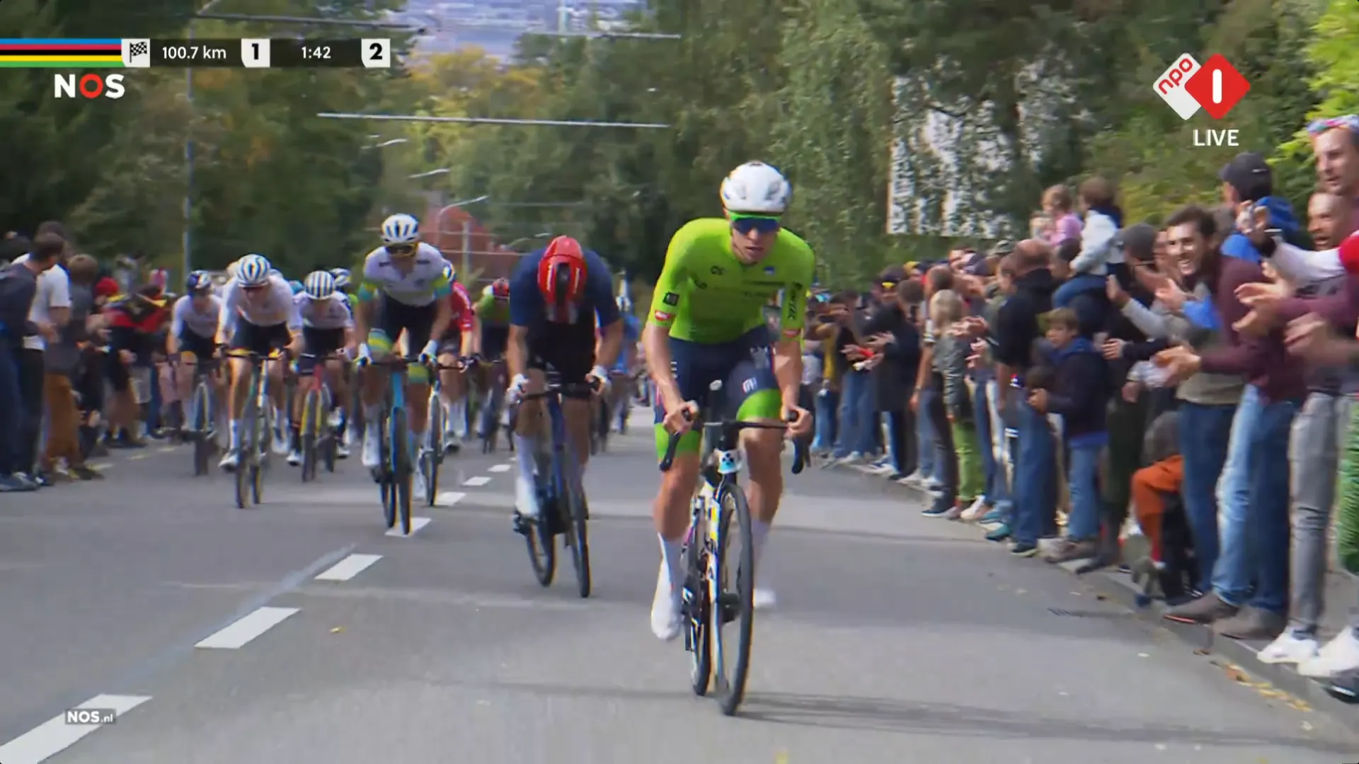 Wielerwereld kijkt met open mond naar magische Pogacar: 'Wel mazzeltje dat Vollering hem niet kan terughalen'