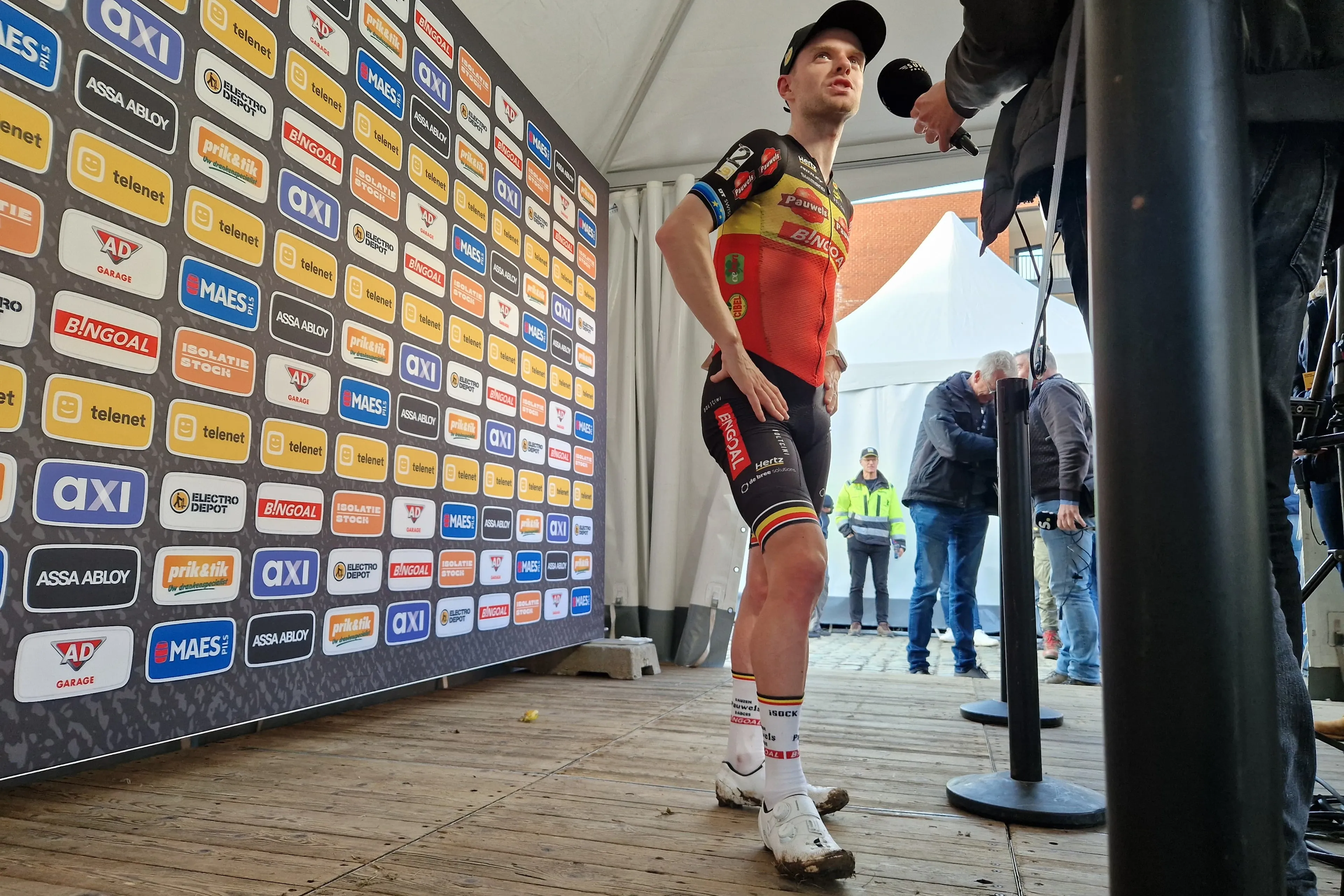 After swearing and spitting in front of van der poel, cyclo-cross fans watch from the sidelines as (online) haters now target Iserbyt