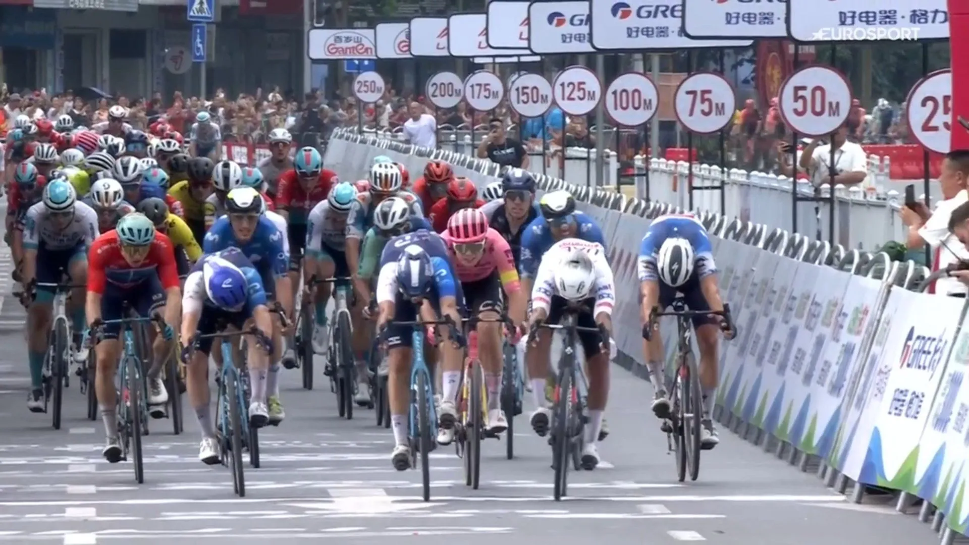 Wat scheelt het? Ethan Vernon piept Molano op de lijn in Tour of Guangxi en slaat dubbelslag