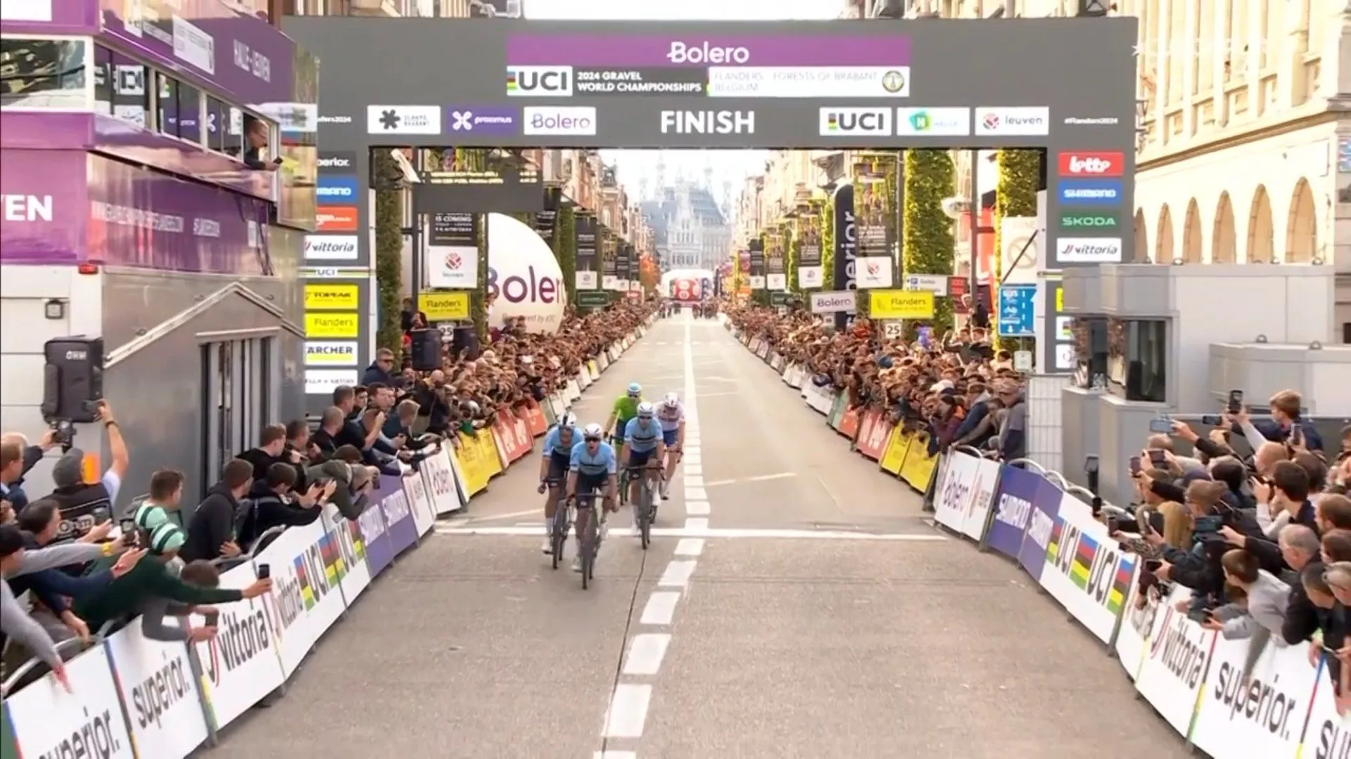 Alpecin-Deceuninck-mannen konden Van der Poel in WK-zetel zetten: 'Plan om als ploeg te rijden'