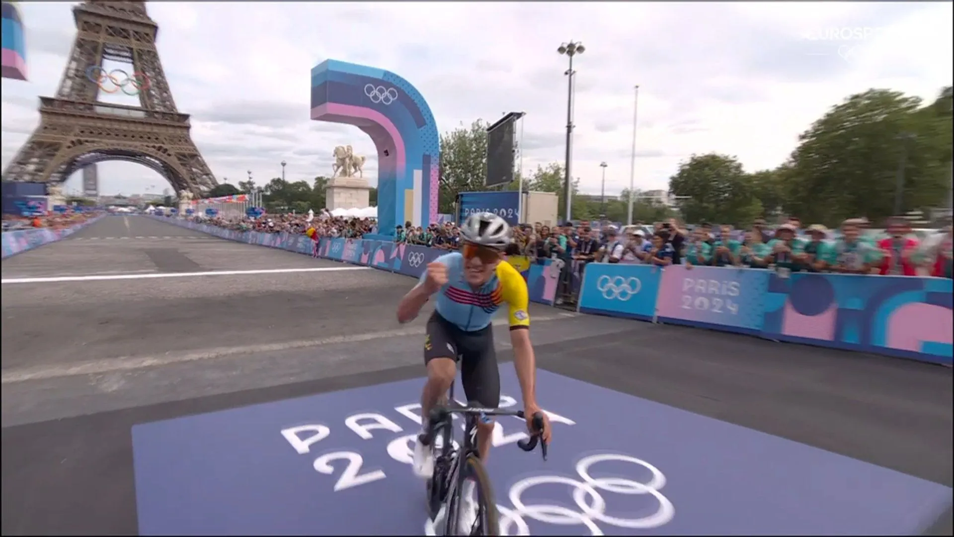 Gala moment in Belgium: Evenepoel wins Crystal Bicycle, fifth title in a row for Kopecky