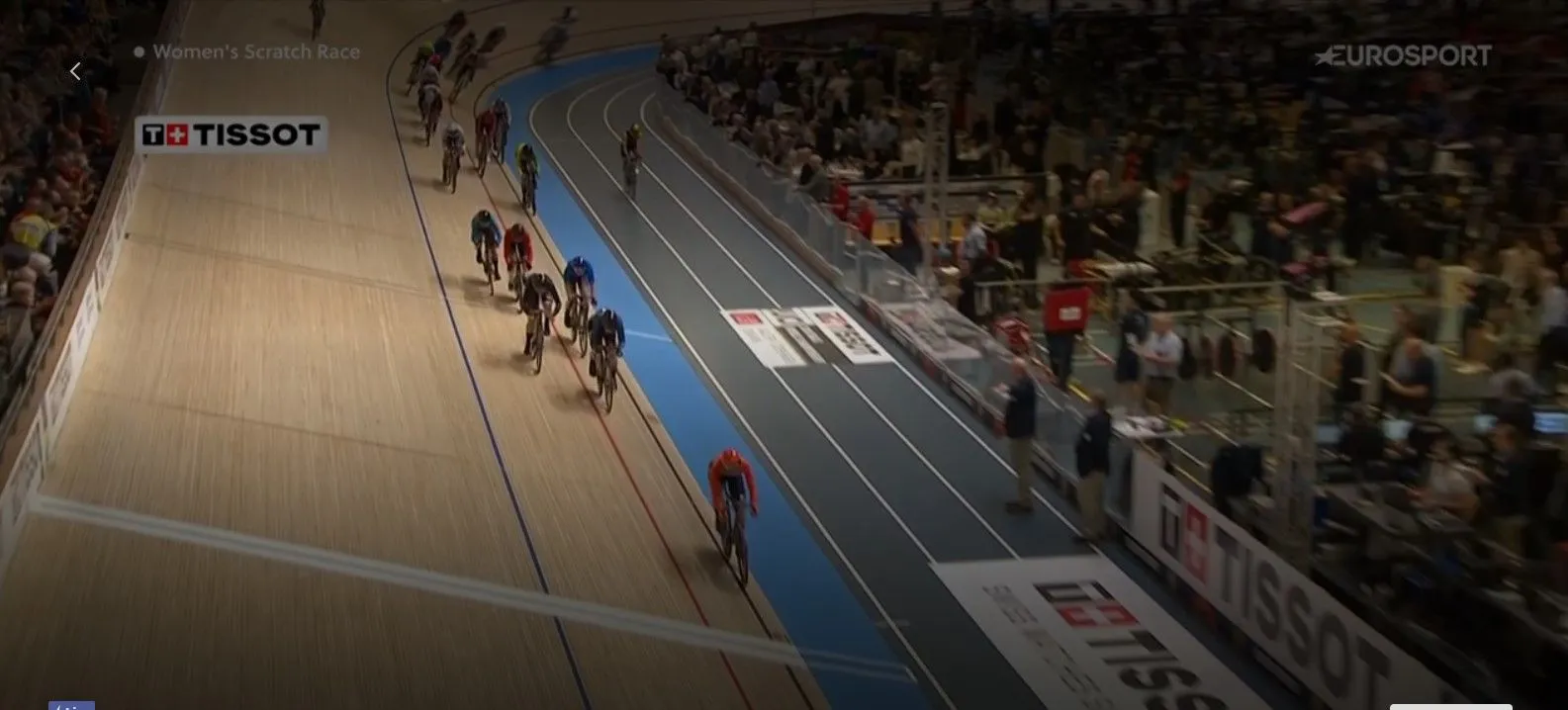 What a debut! Lorena Wiebes wins World Scratch title with bike length lead