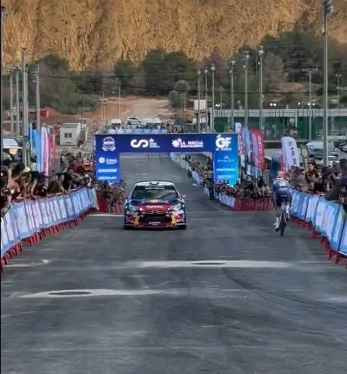 🎥 Dutch super cyclist Van der Poel beats a rally car in a spectacular duel in Spain!