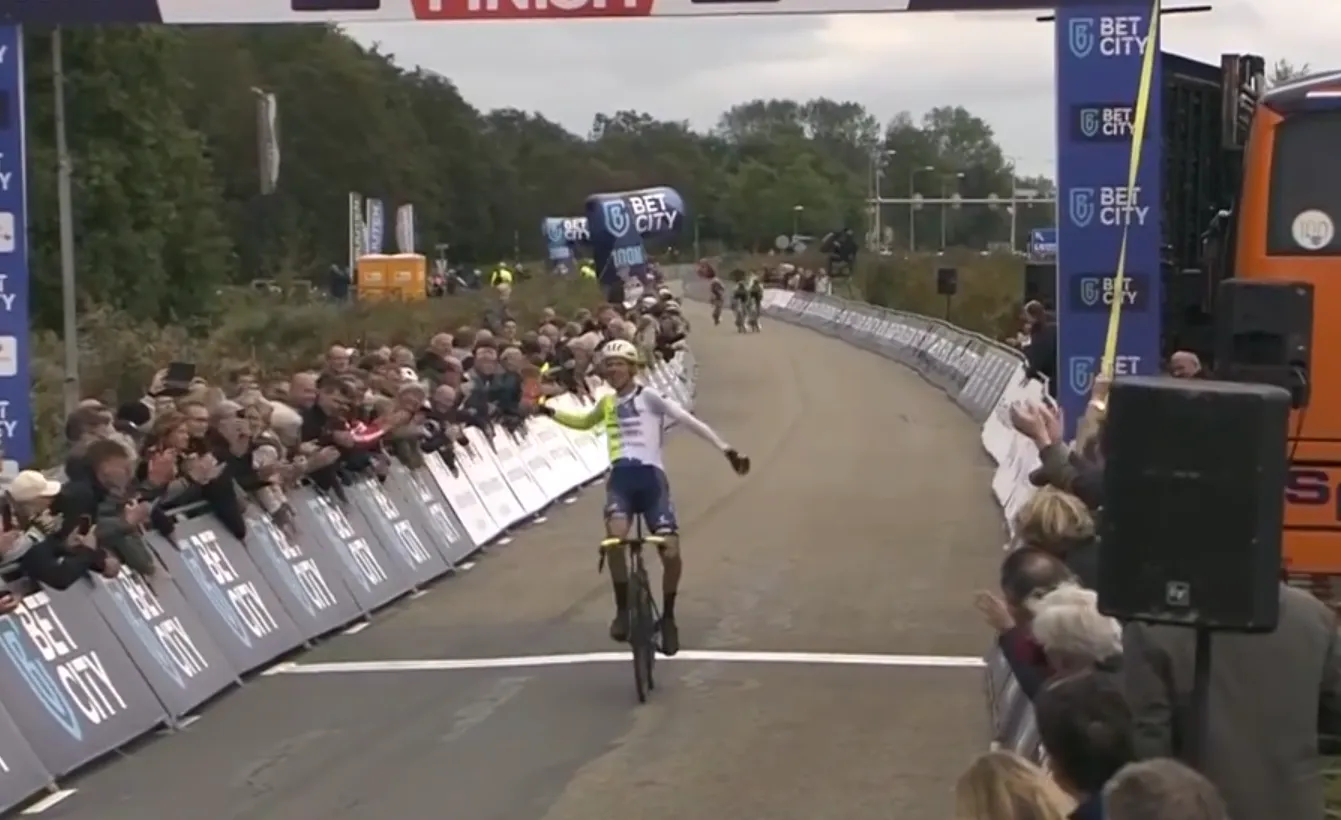 Touching! Taco van Hoorn races with year-and-a-half skull injury and wins solo in Friesland