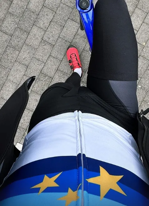 Thibau Nys rust niet op zijn lauweren: Belg traint al in Europese trui en kent eerste cross in dat tenue