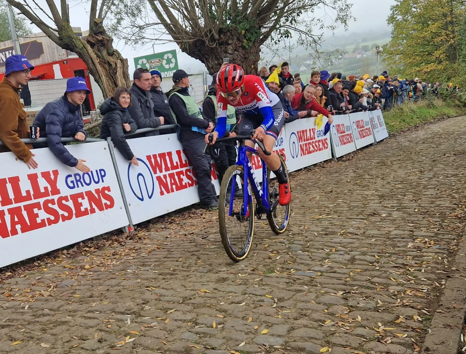 Klassementen veldrijden 2024/2025 | Brand grijpt de macht in X2O Trofee, Van der Haar loopt uit op Iserbyt