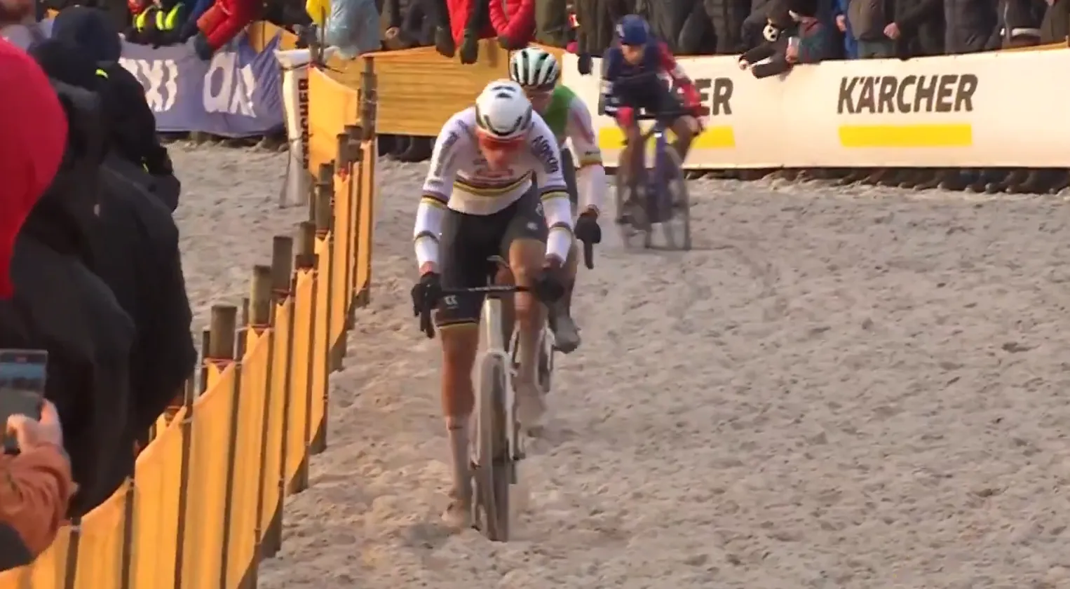 Laurens Sweeck "saw stars" in the wheel of Mathieu van der Poel: "That's where he finishes us off"