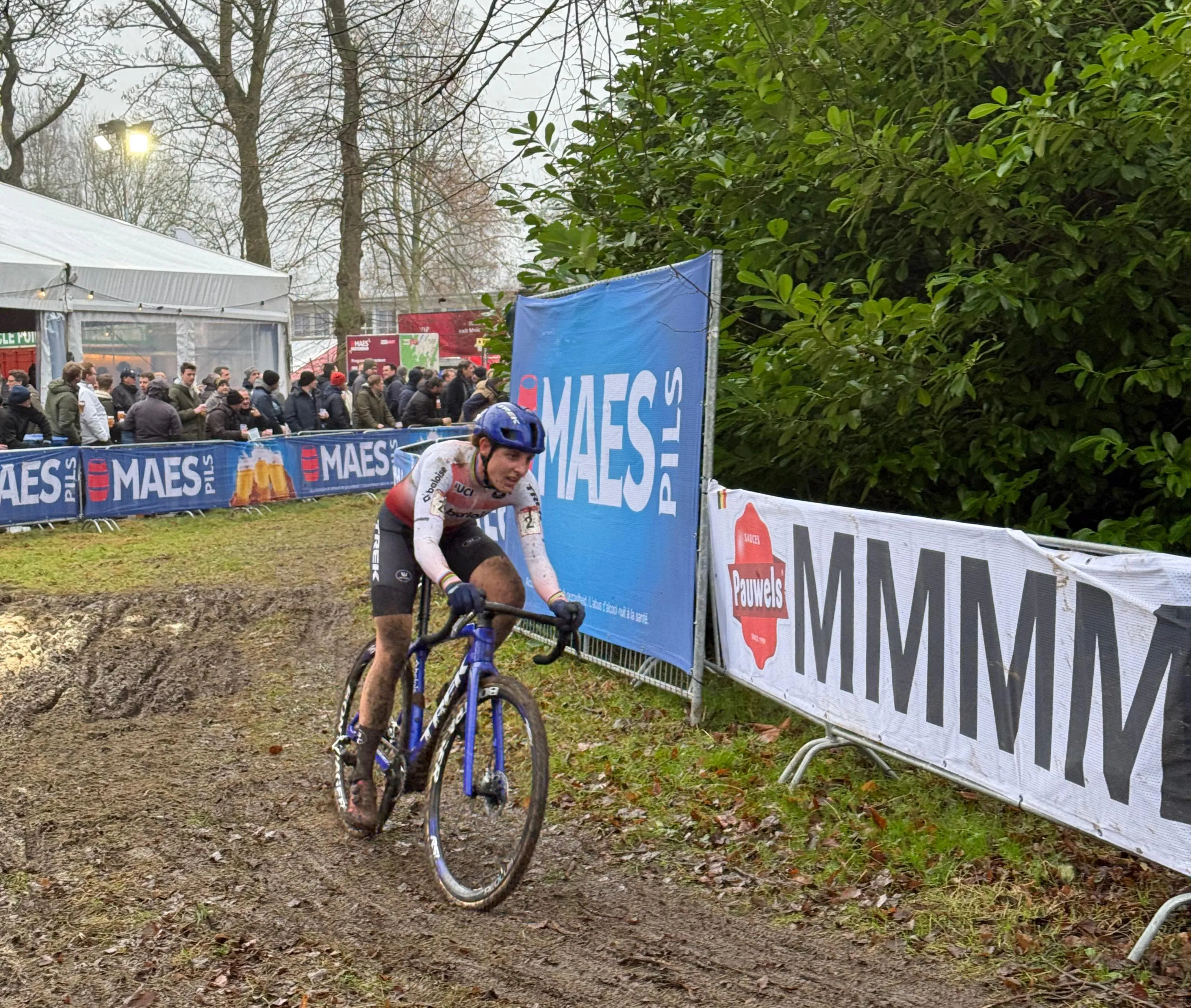 Achttien podiumplekken op achttien crossen voor Brand dit seizoen: ‘Zoals ik nu rijd, zit het er niet in’