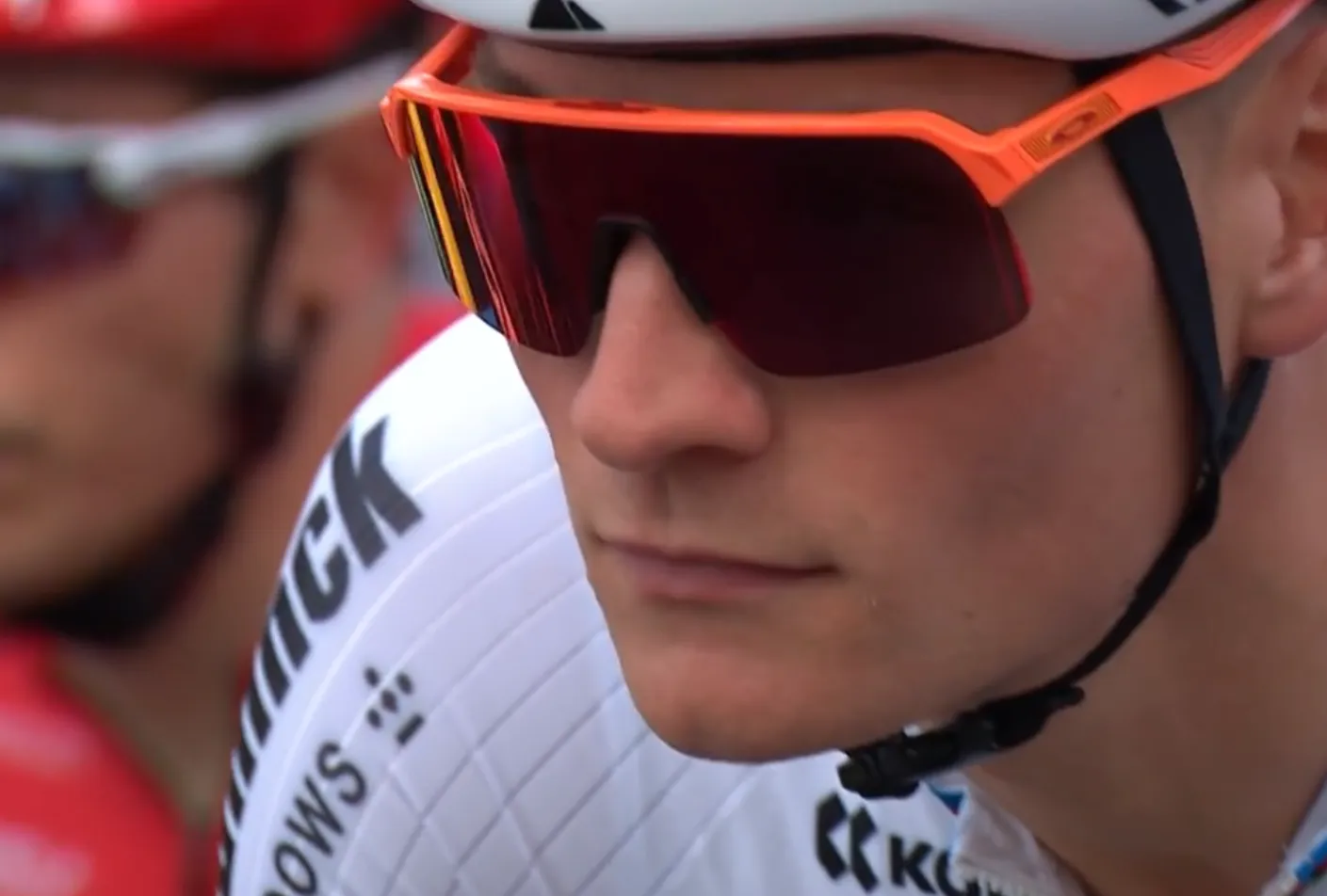 Alpecin-baas Roodhooft deelt update over Van der Poel, De Knegt bemoeit zich niet met zijn kopman: 'Laat hem met rust'