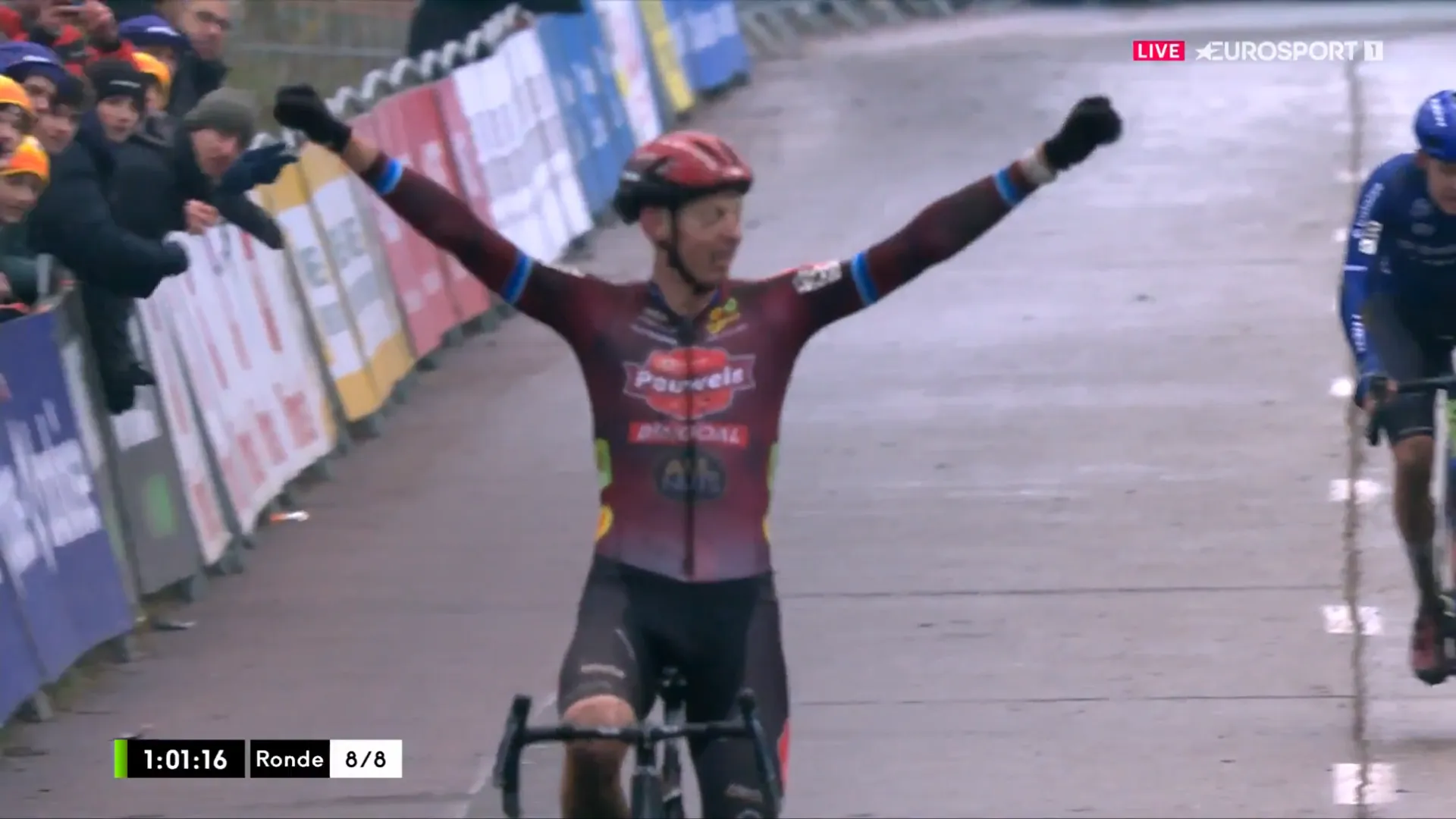 Een prachtig slagveld in Herentals: Aerts valt terug na kickstart, Vanthourenhout kraakt Ronhaar in slotfase