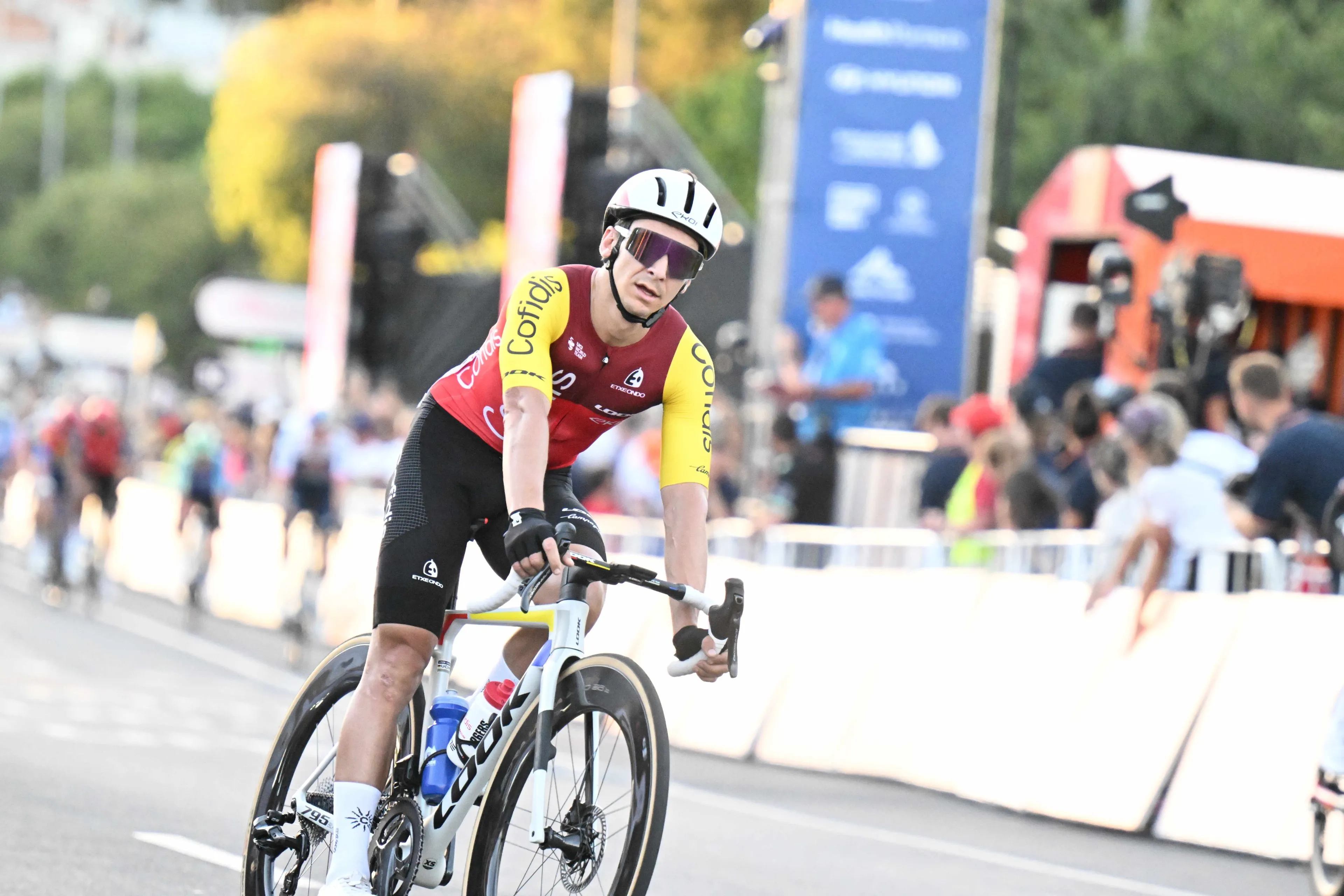 Bryan Coquard haantje de voorste in vierde rit Tour Down Under, favoriet Jay Vine hard onderuit