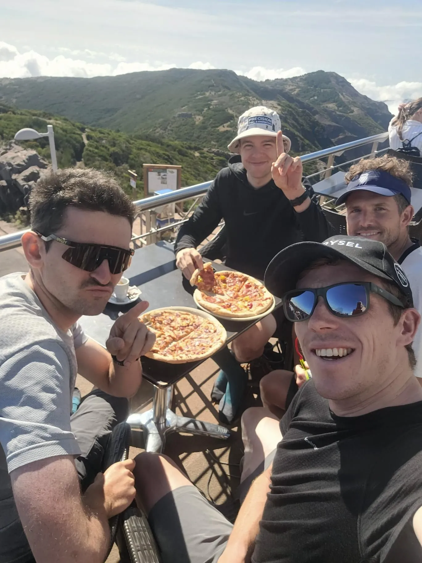 'We zijn topsporters en gaan tot het uiterste'; Dewulf over onorthodoxe vakantie met onder andere Benoot en Vermeersch