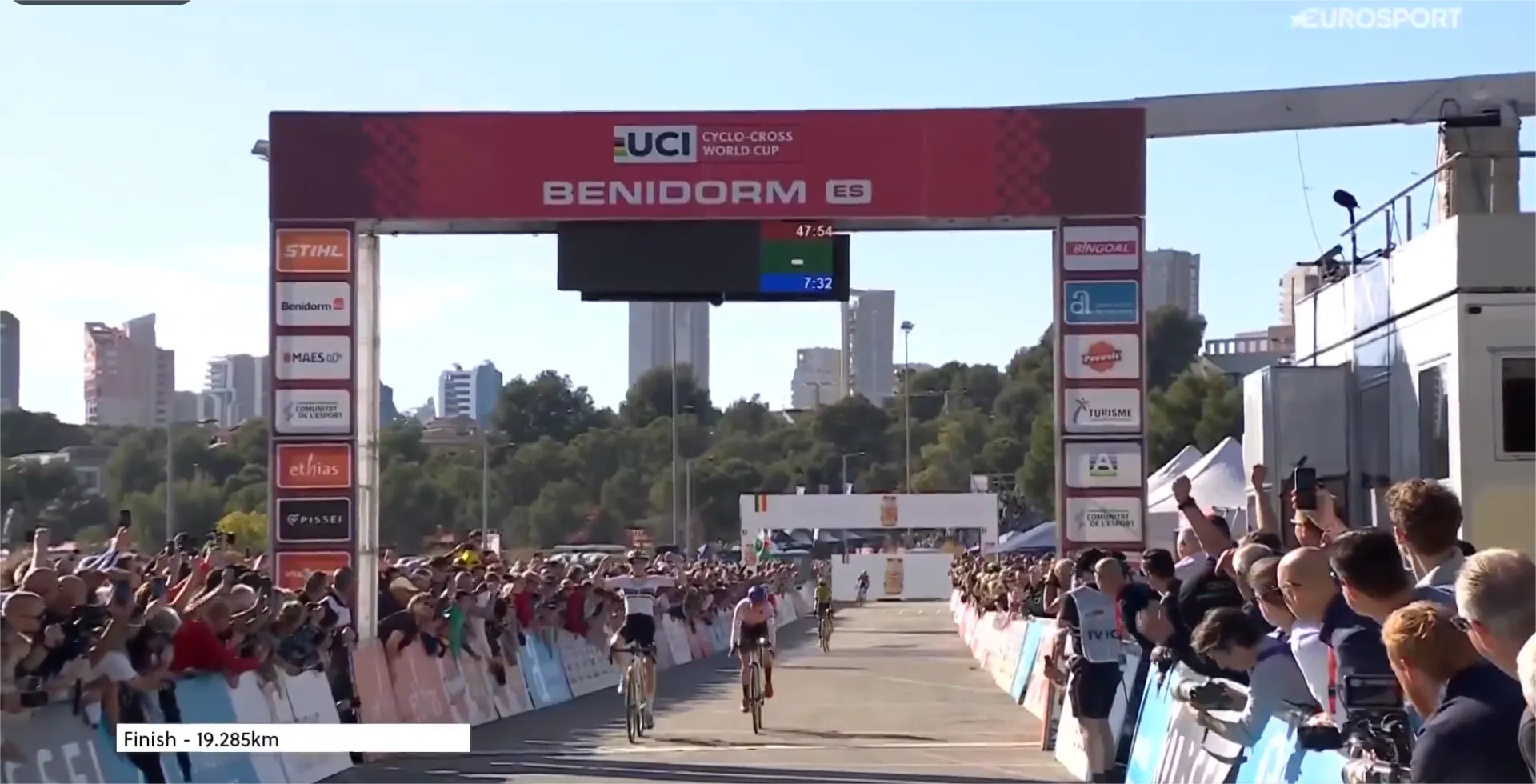 Van Empel didn't realize she was in the final lap, but still wins: "It shows my competitive spirit"
