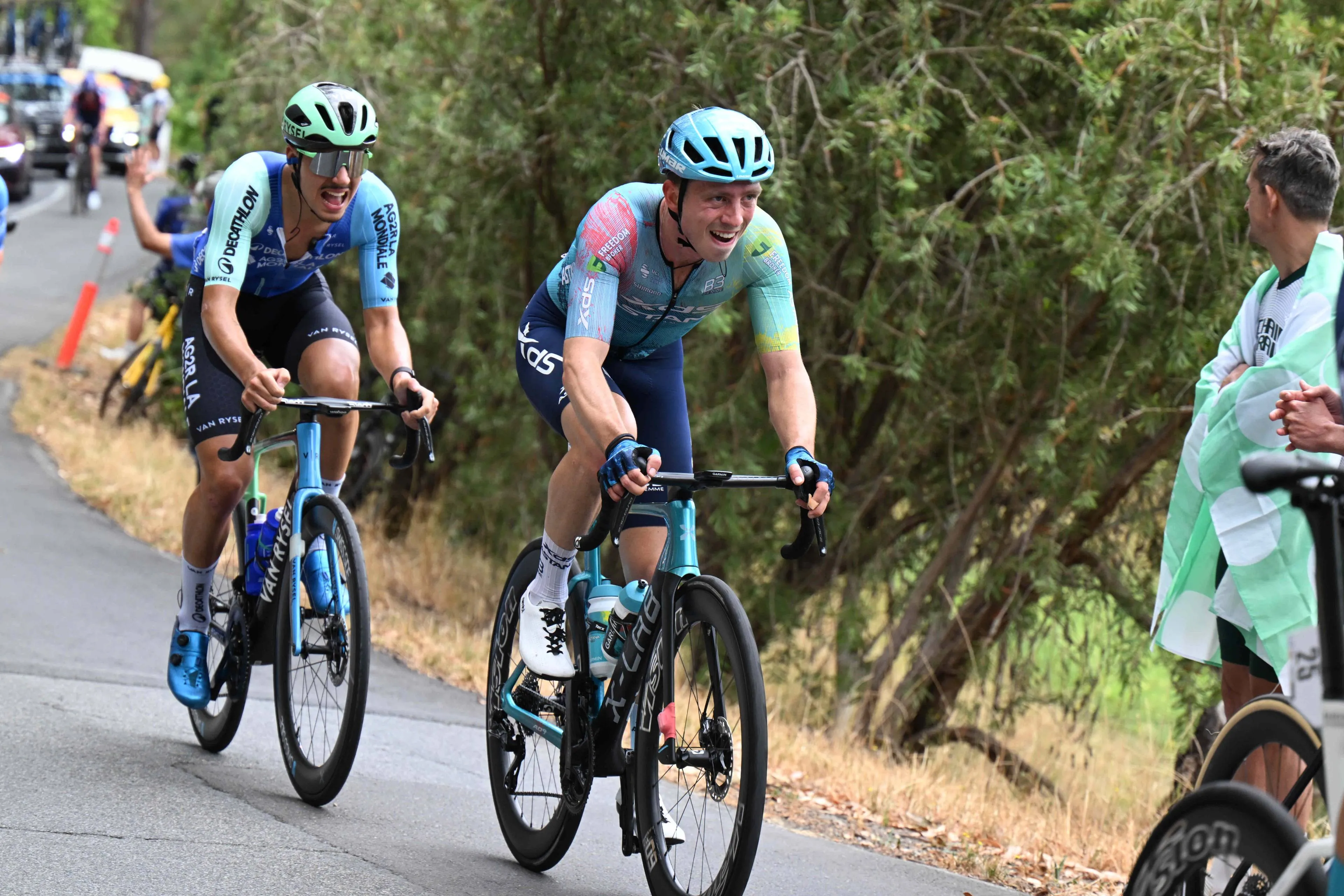 Nederlandse inbreng en 2025-sensatie over hoe Astana met 'strategisch spelletje' UCI-licentie aan het redden is