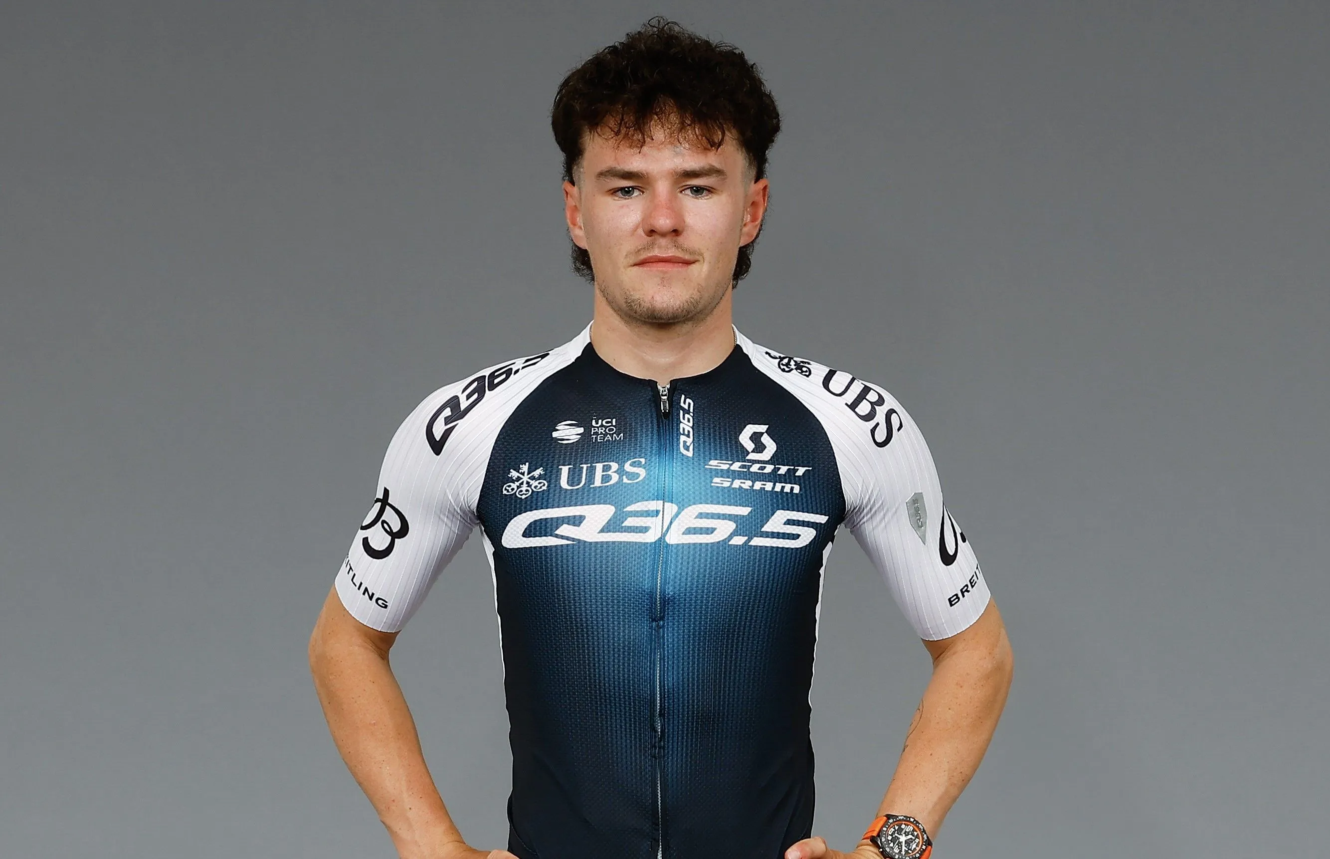 De allerlaatste! Joseph Pidcock finishte klein uur na Van der Poel in Roubaix: 'Hier riskeer ik mijn leven niet voor'