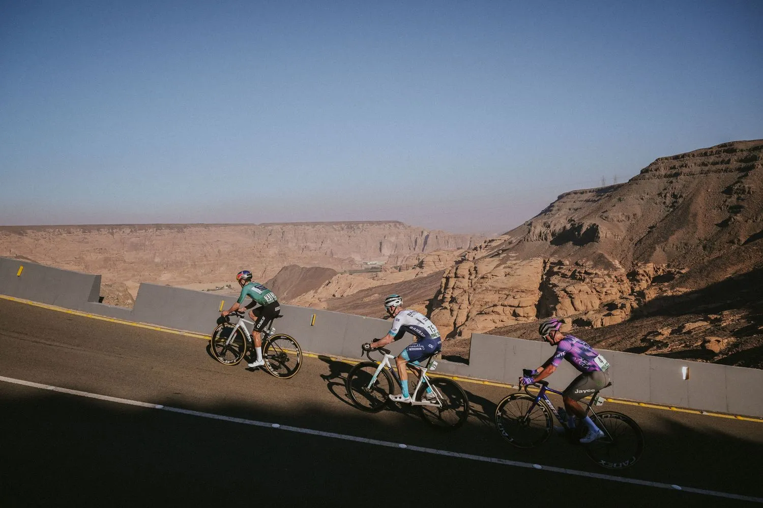 Nederlandse ploegleider ziet ex-ploeg schitteren met Pidcock, maar is zelf ook trots op ex-roeier als naaste belager