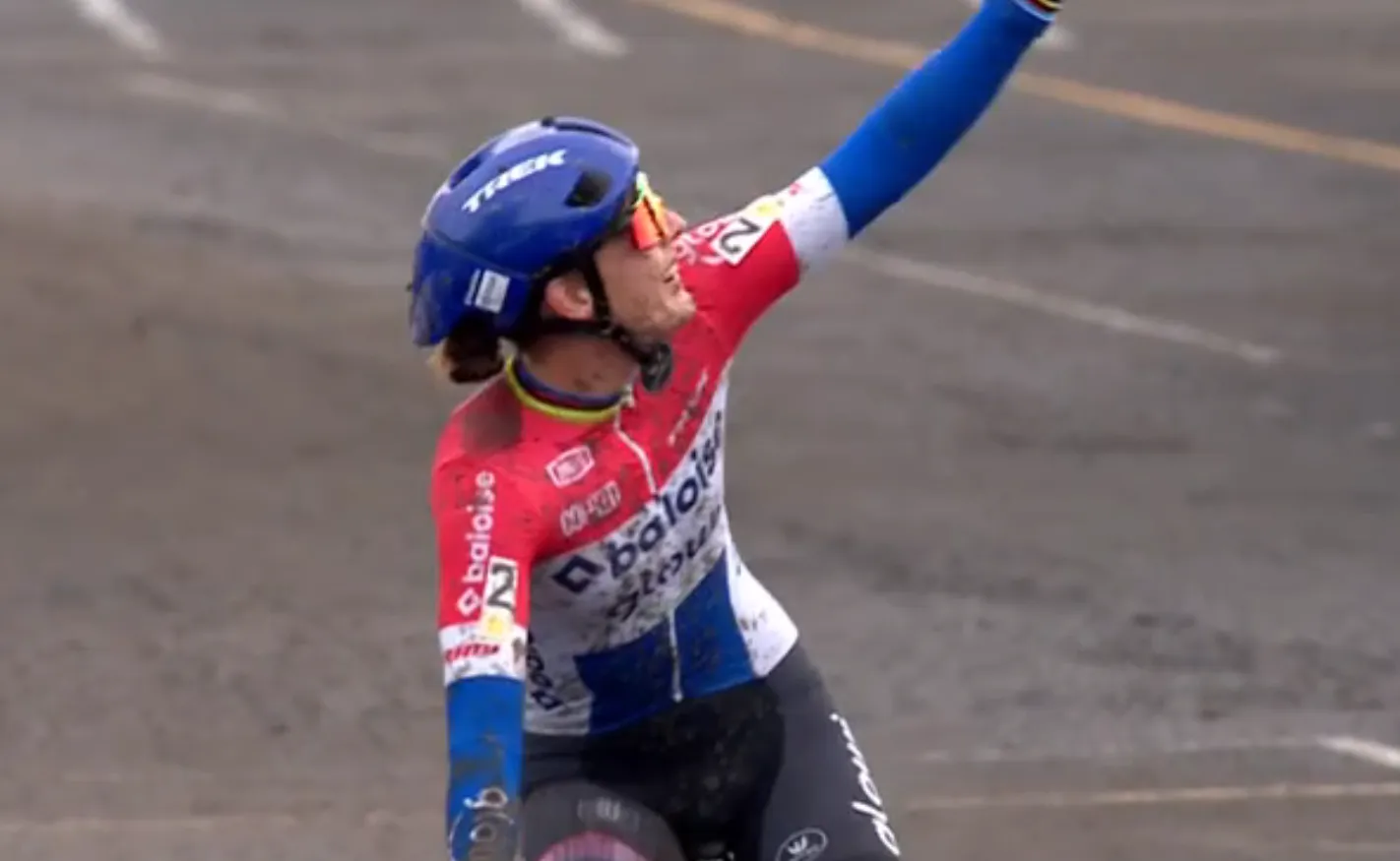 Oneindige BRANDstof helpt koningin Lucinda na prachtige inhaalrace aan dubbelslag in Gullegem