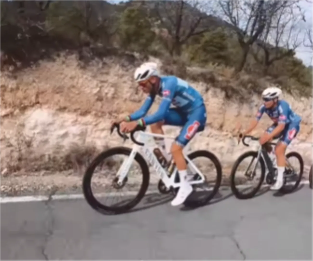 🎥 Van Aert, get ready! Van der Poel completes monster training ahead of cyclo-cross return (with Philipsen on his wheel)