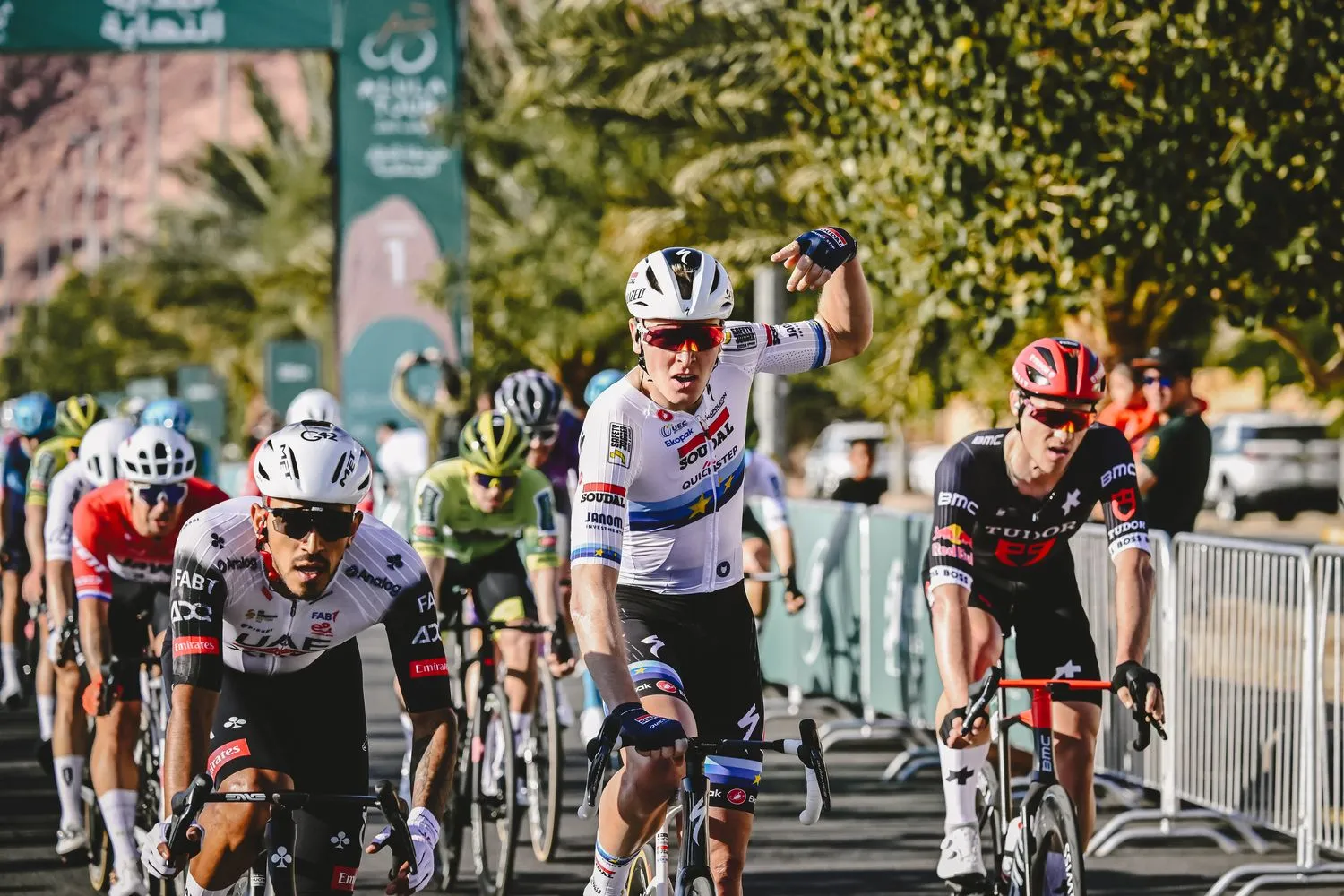 Merlier finishes perfect lead-out from Van Lerberghe after chaotic echelon stage - Horror crash for Eekhoff in final kilometer