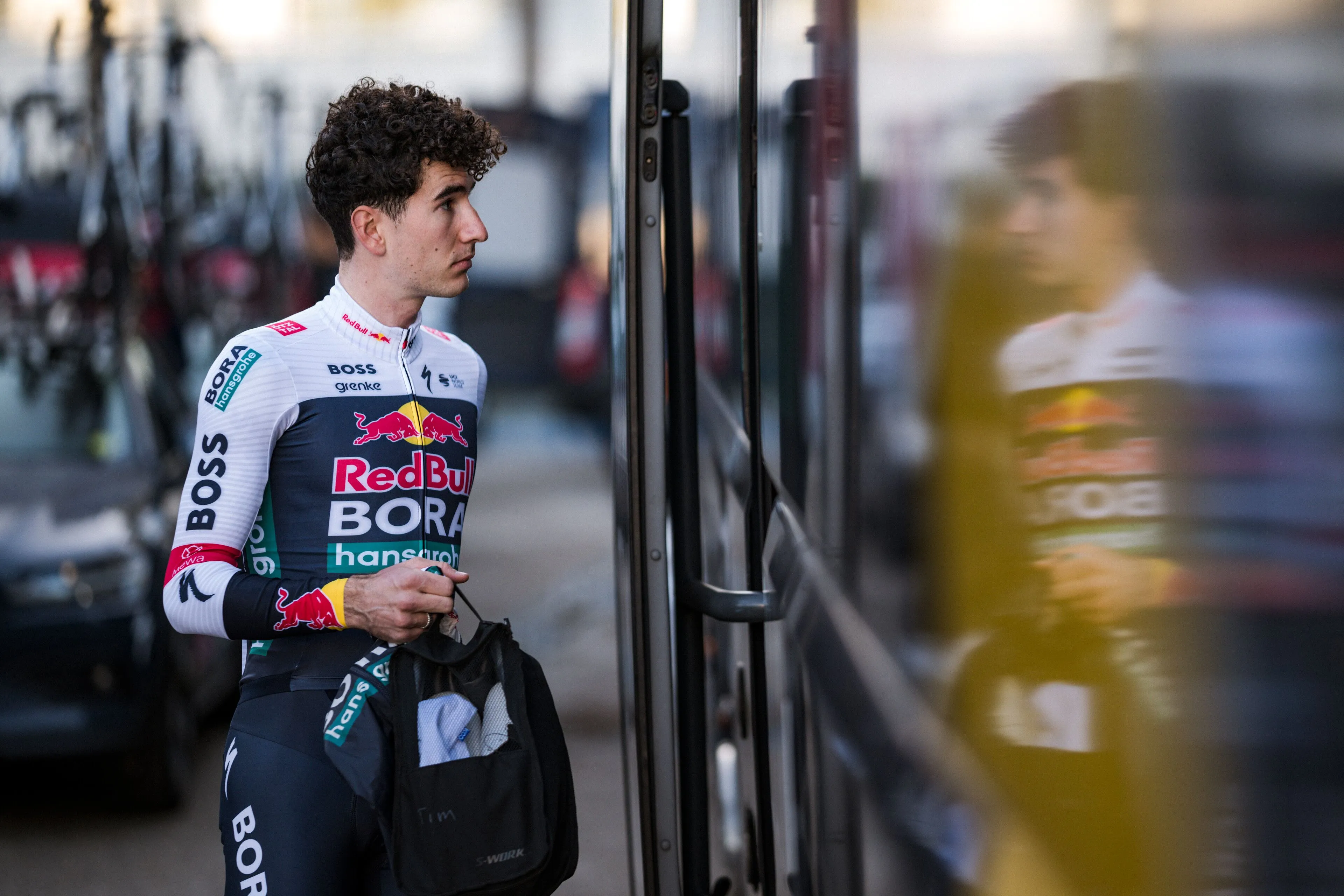 'Mick gaat heerlijk, ik ben trots op hem', jubelt Tim van Dijke, die in schaduw van Tourselectie broer ook nog vliegt