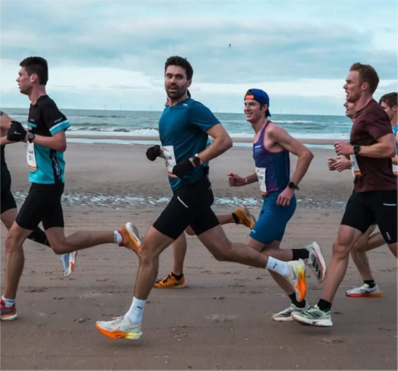 Dumoulin 'heeft het nog steeds' na topprestatie in strandrace en halve marathon, 'Maar denk maar niet aan een comeback!'