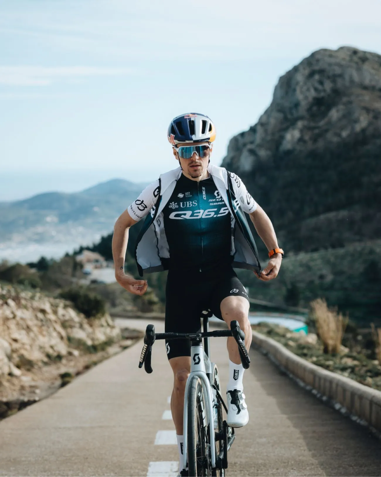 Pidcock reageert eindelijk op INEOS-exit, en slaat Tour over in 2025: 'Blij dat ik een jaartje rust heb'