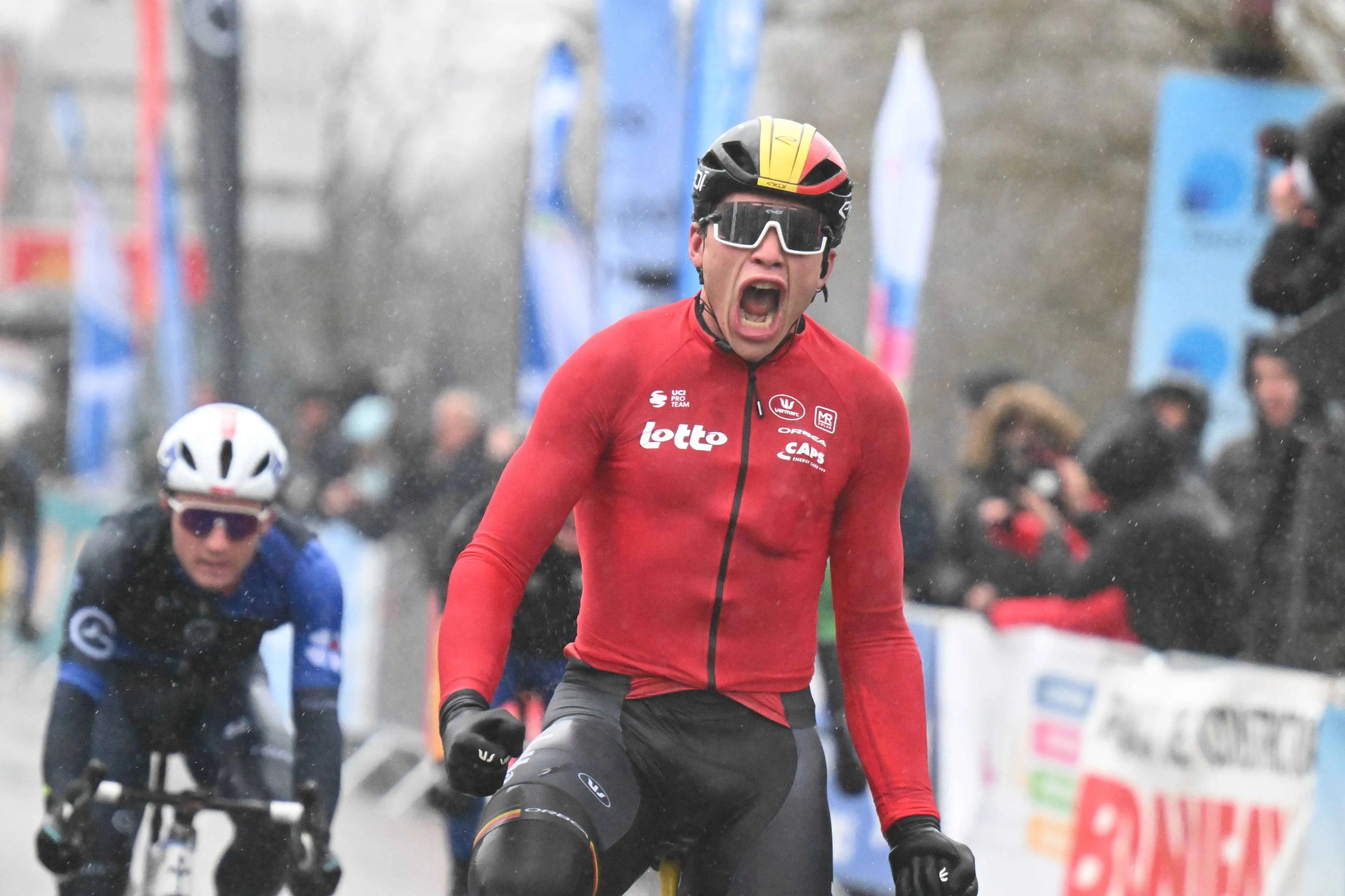 'Ik wil hem niet te veel afvallen', zegt Gilbert over De Lie, maar doet het vervolgens toch: 'Wat doe je allemaal?'