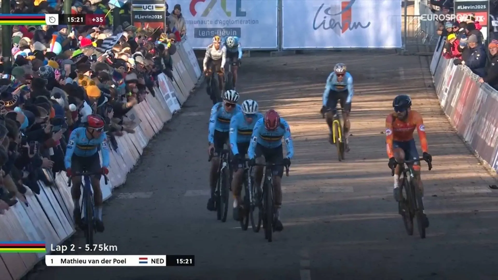 Belgen lopen vanaf ronde één achter de feiten aan, bondscoach laakt startplek Van Aert: 'Gevolg van zijn last-minute beslissing'