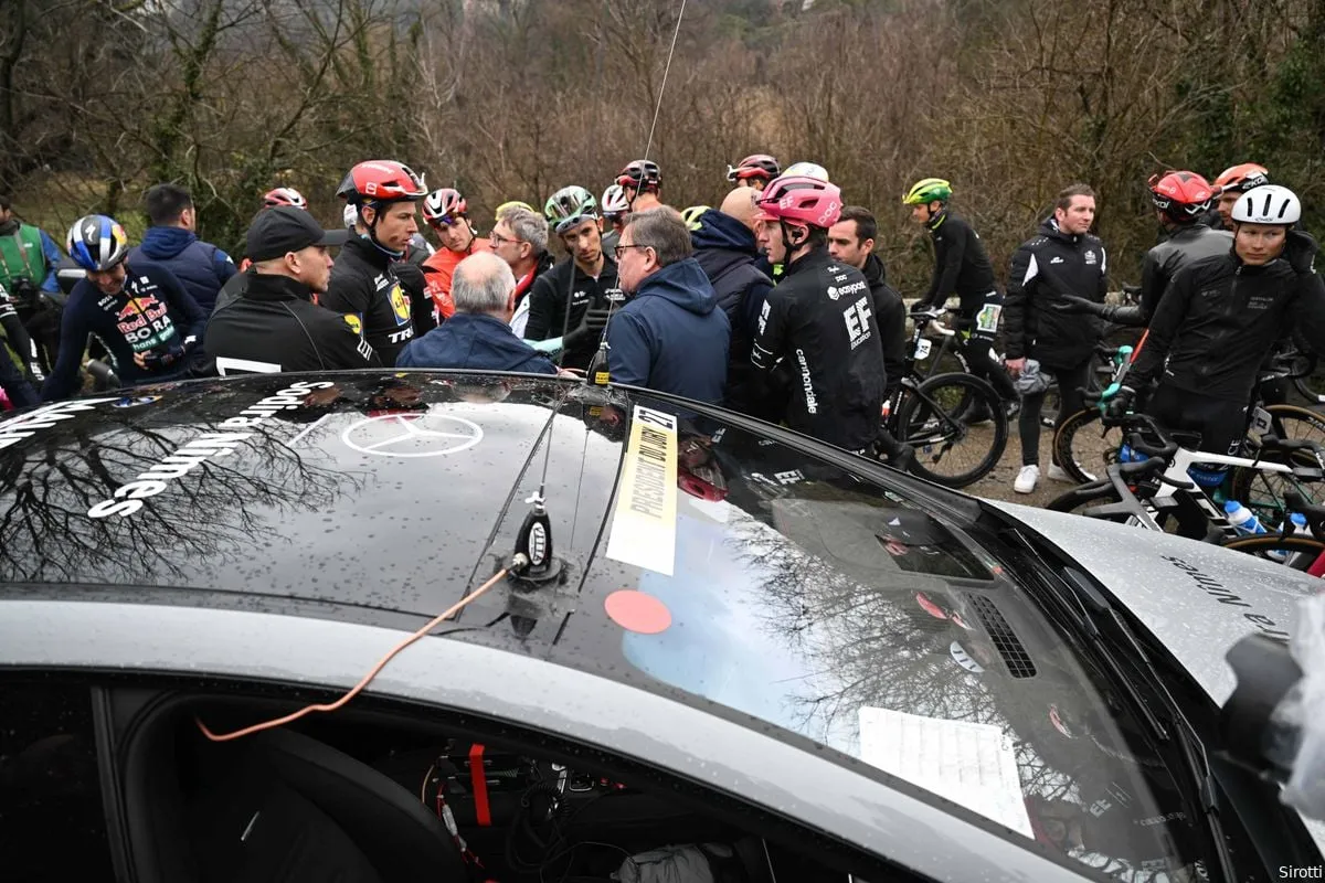 Bessèges organization responds sharply after incidents, De Jongh points out the real issue: "Only on the same side for a minute of silence..."