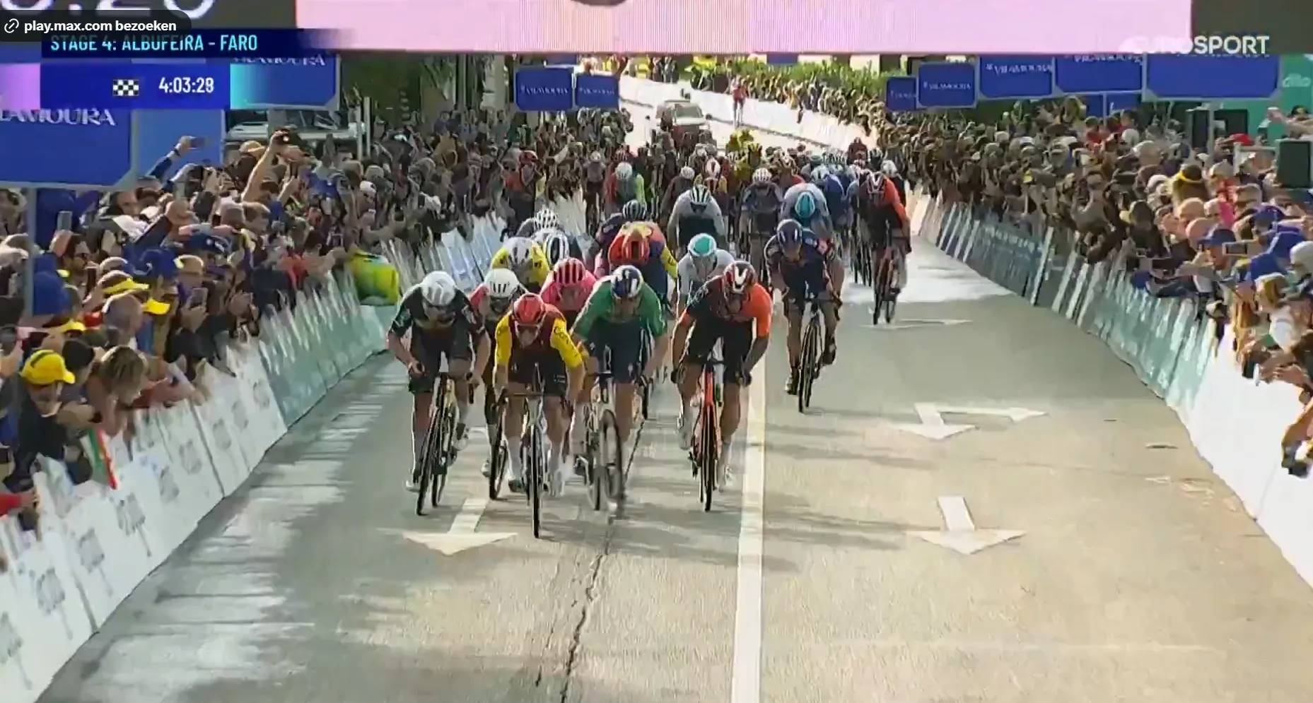 Belg hindert Belg: Fretin wint na ijzersterke machtssprint, gehinderde Van Aert niet in de buurt van zege