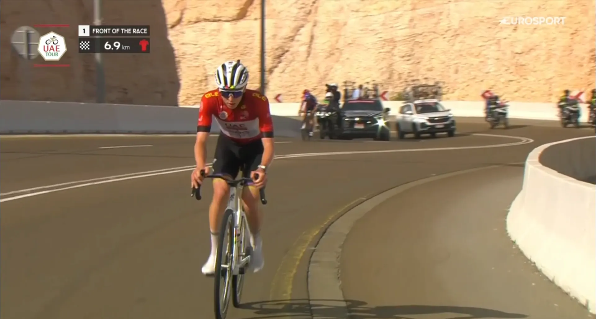 Hoe kan het ook anders? Pogacar vliegt naar zege op Jebel Hafeet en wint voor derde keer UAE Tour