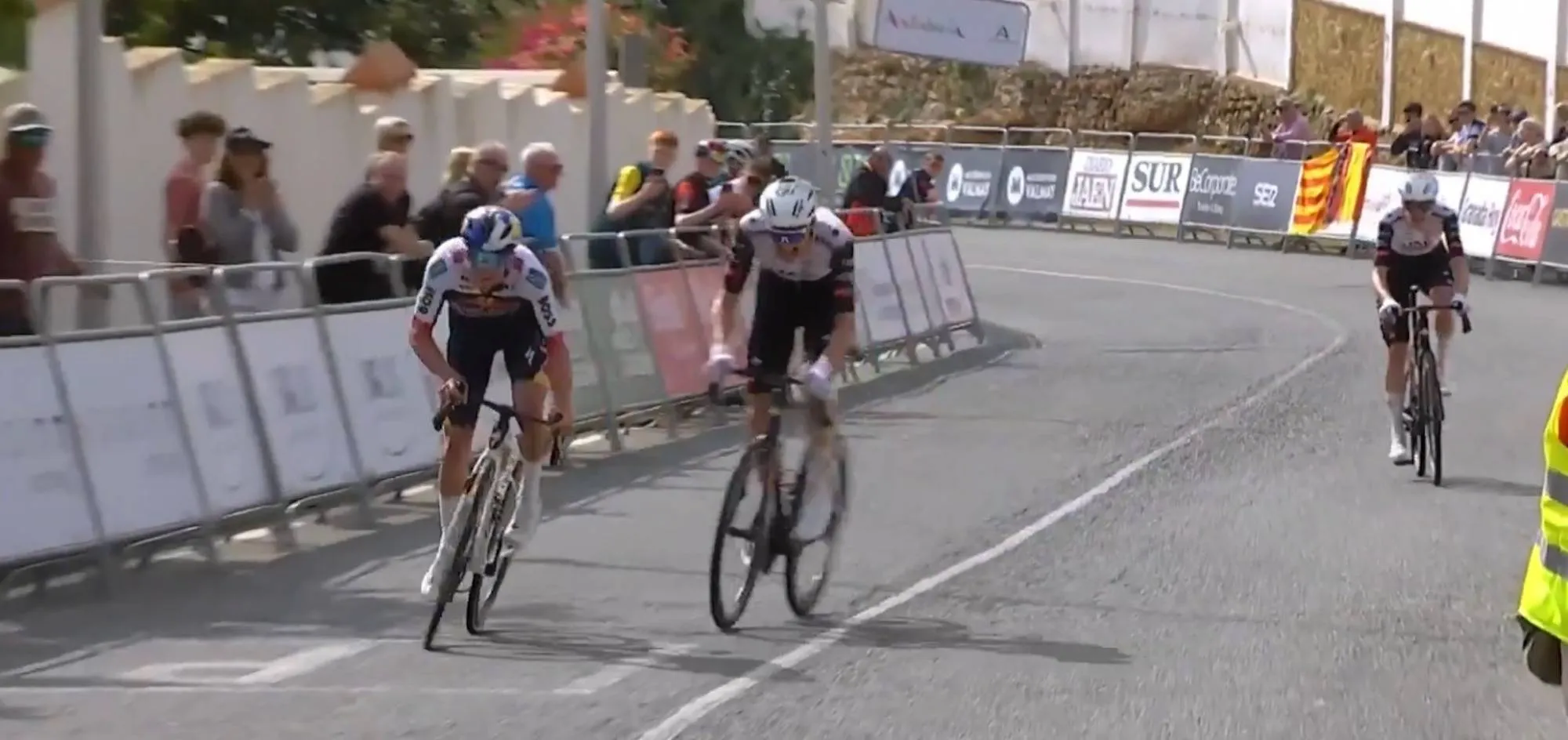 Revanche voor Van Gils: Belg wint op ijzersterke manier eerste etappe Ruta del Sol en verslaat UAE-blok