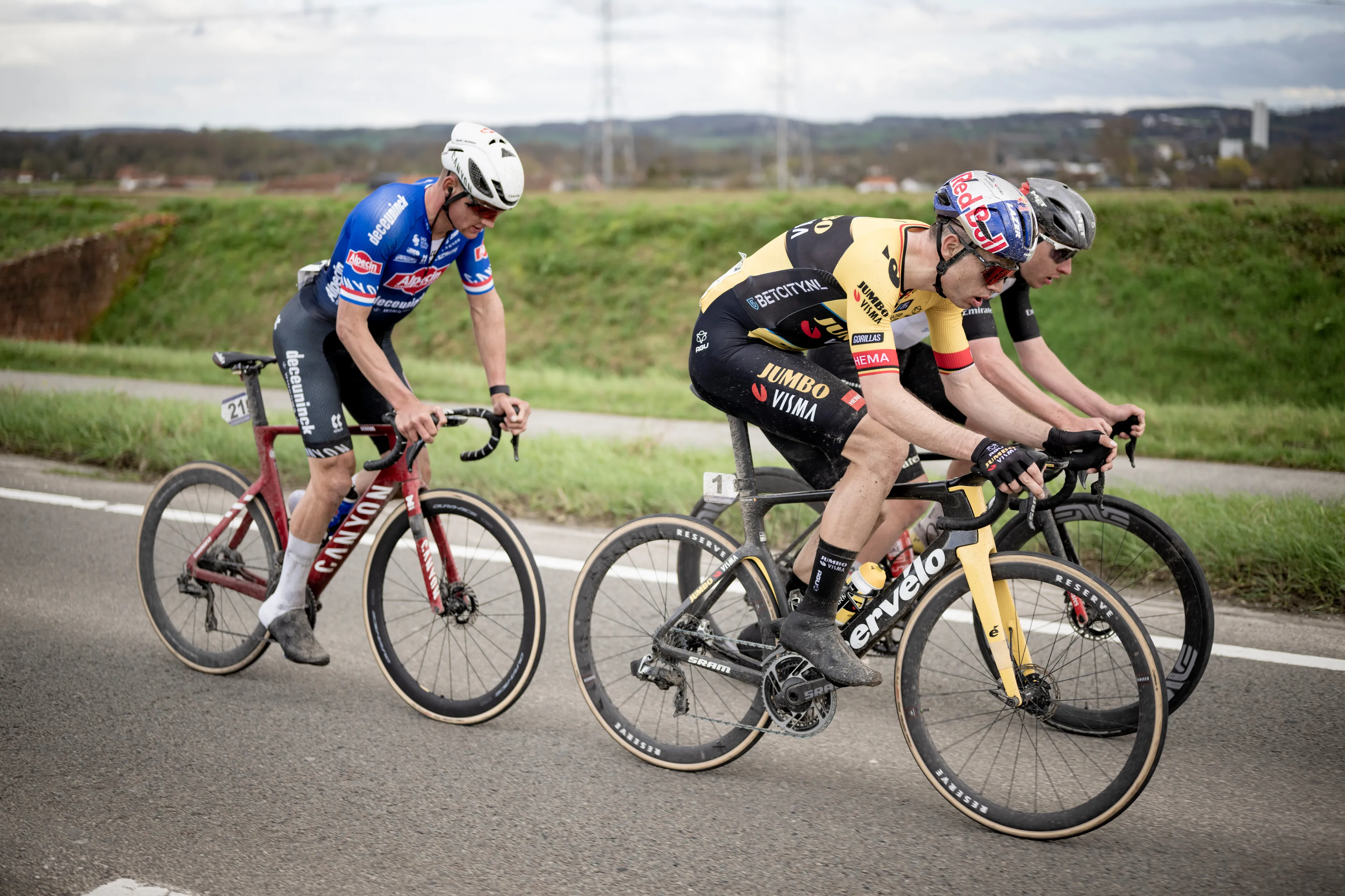 wout van aert mathieu van der poel tadej pogacar 1