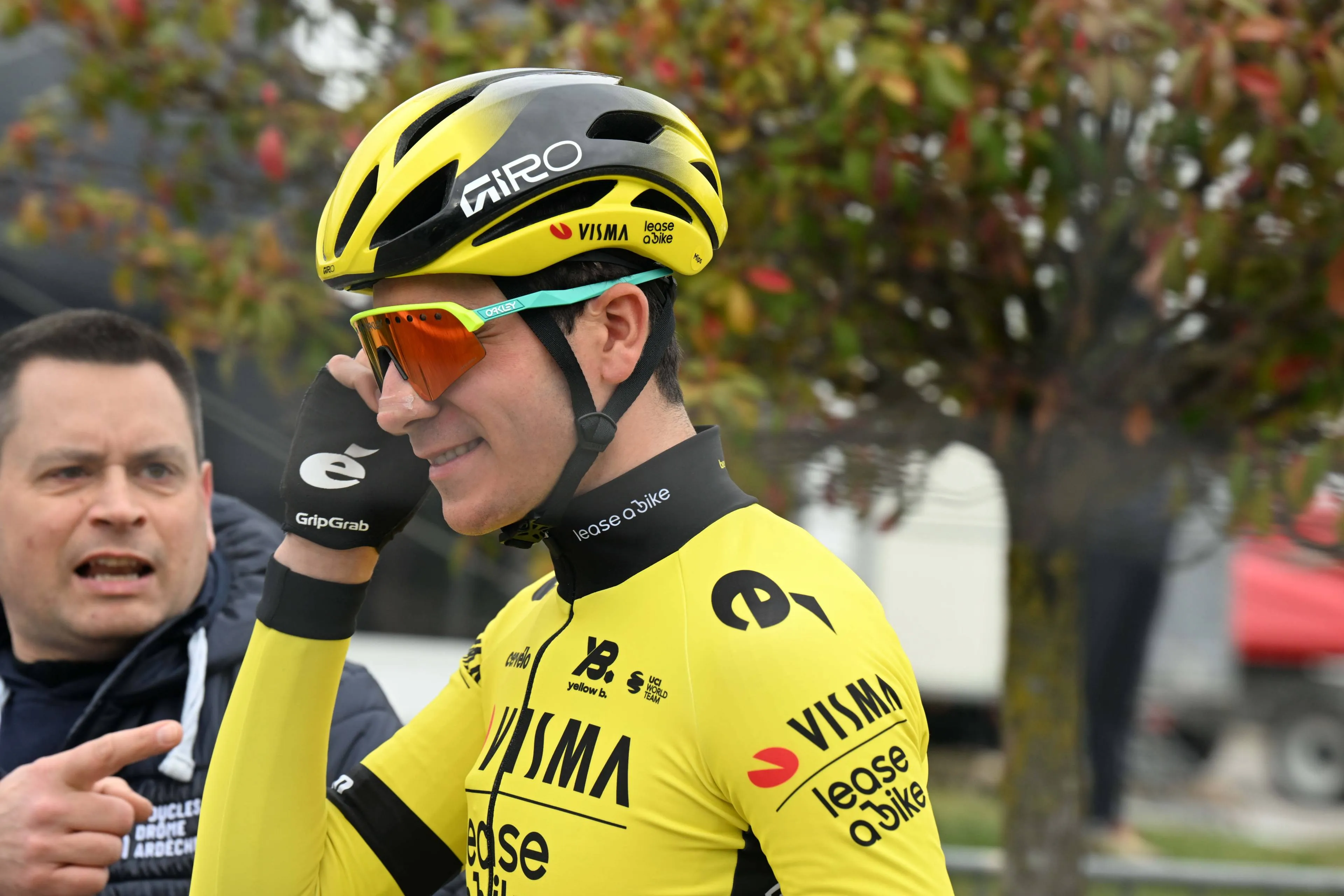 Uijtdebroeks koerste nog als een junior en krijgt dus bij Visma | Lease a Bike 'spoedcursus kopman zijn'