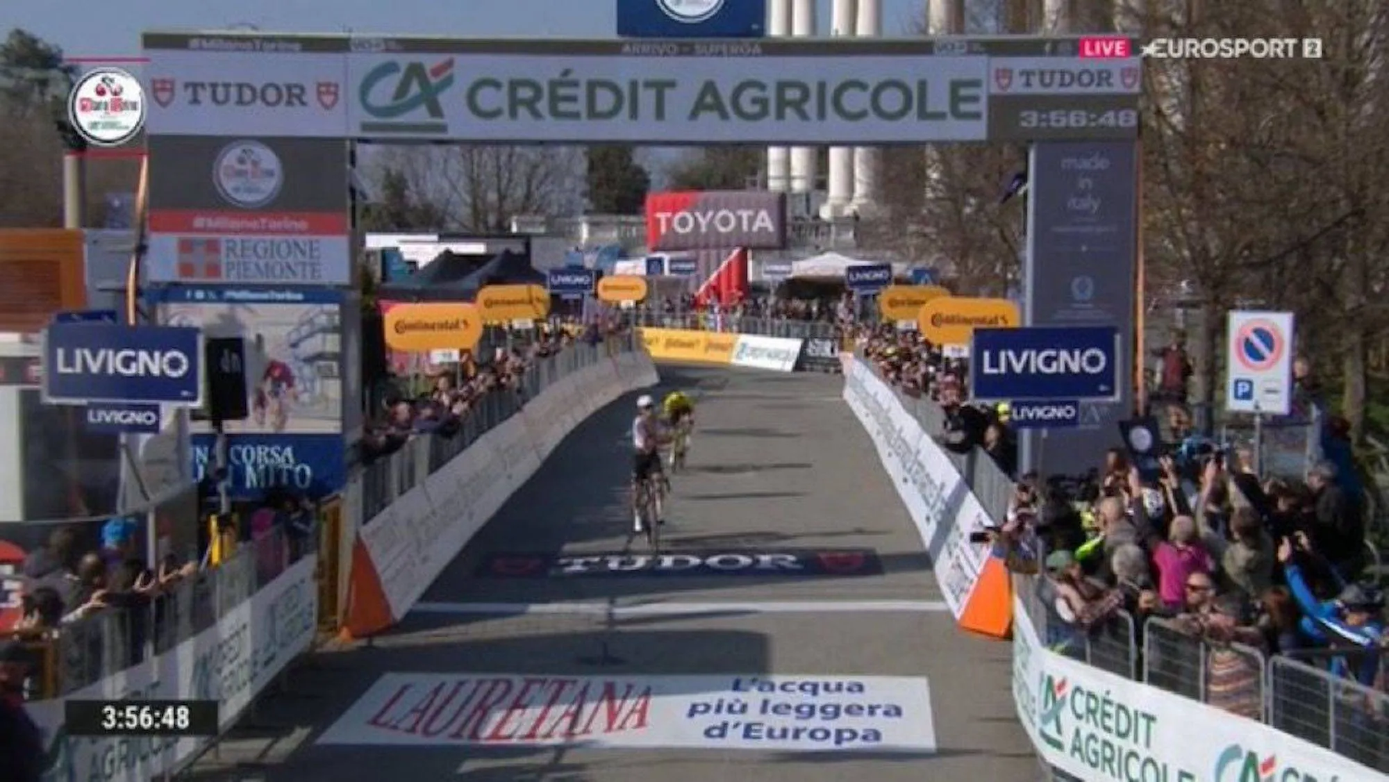 UAE slaat opnieuw toe: Isaac del Toro is Ben Tulett te slim af en schrijft Milaan-Turijn op zijn naam