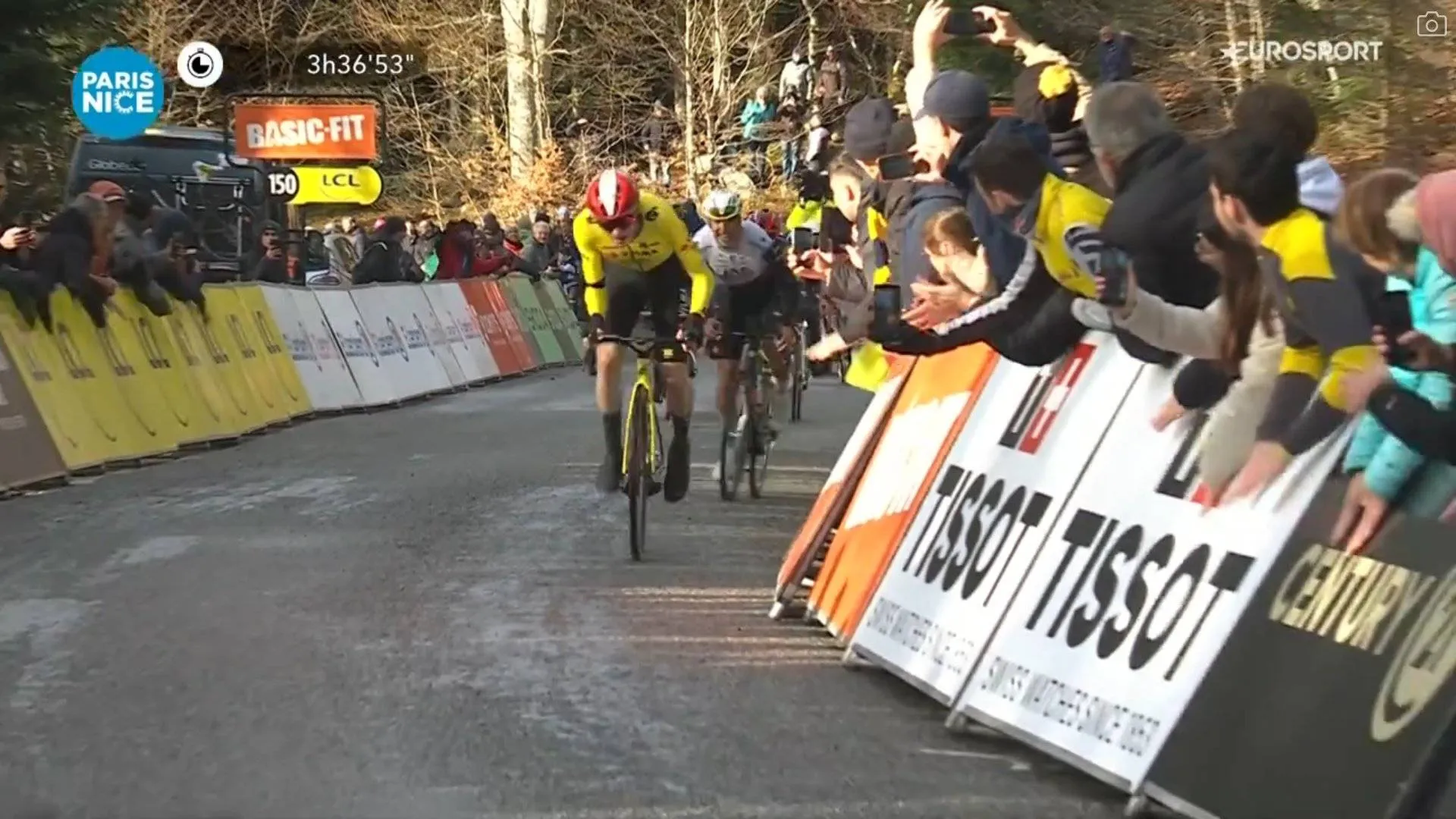 Koud kunstje voor Almeida: UAE-man haalt Vingegaard op de valreep in na zenuwslopende rit Parijs-Nice