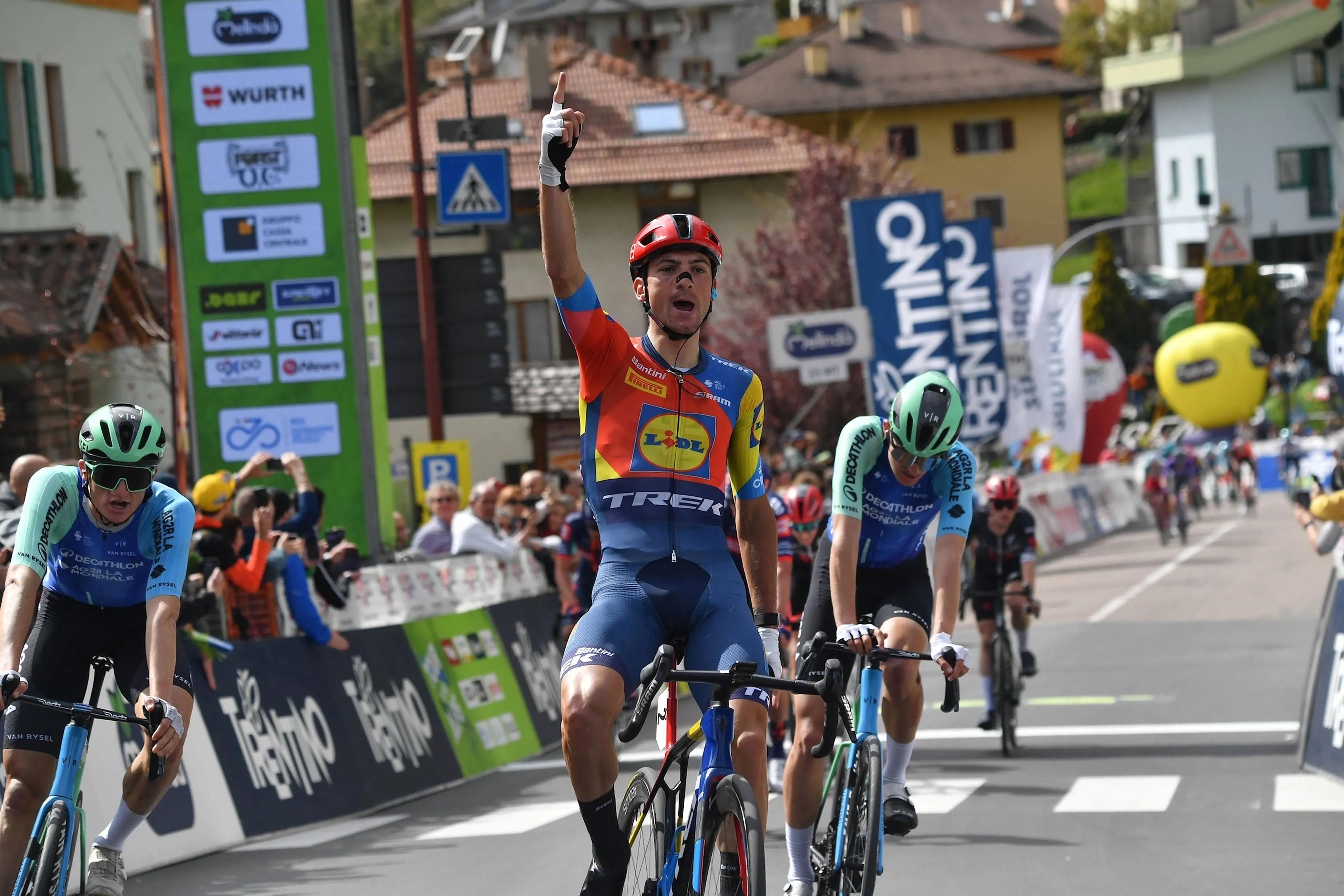 Brullende Ciccone verwijst AG2R-duo naar tweede en derde plek en sprint naar zege in Tour of the Alps