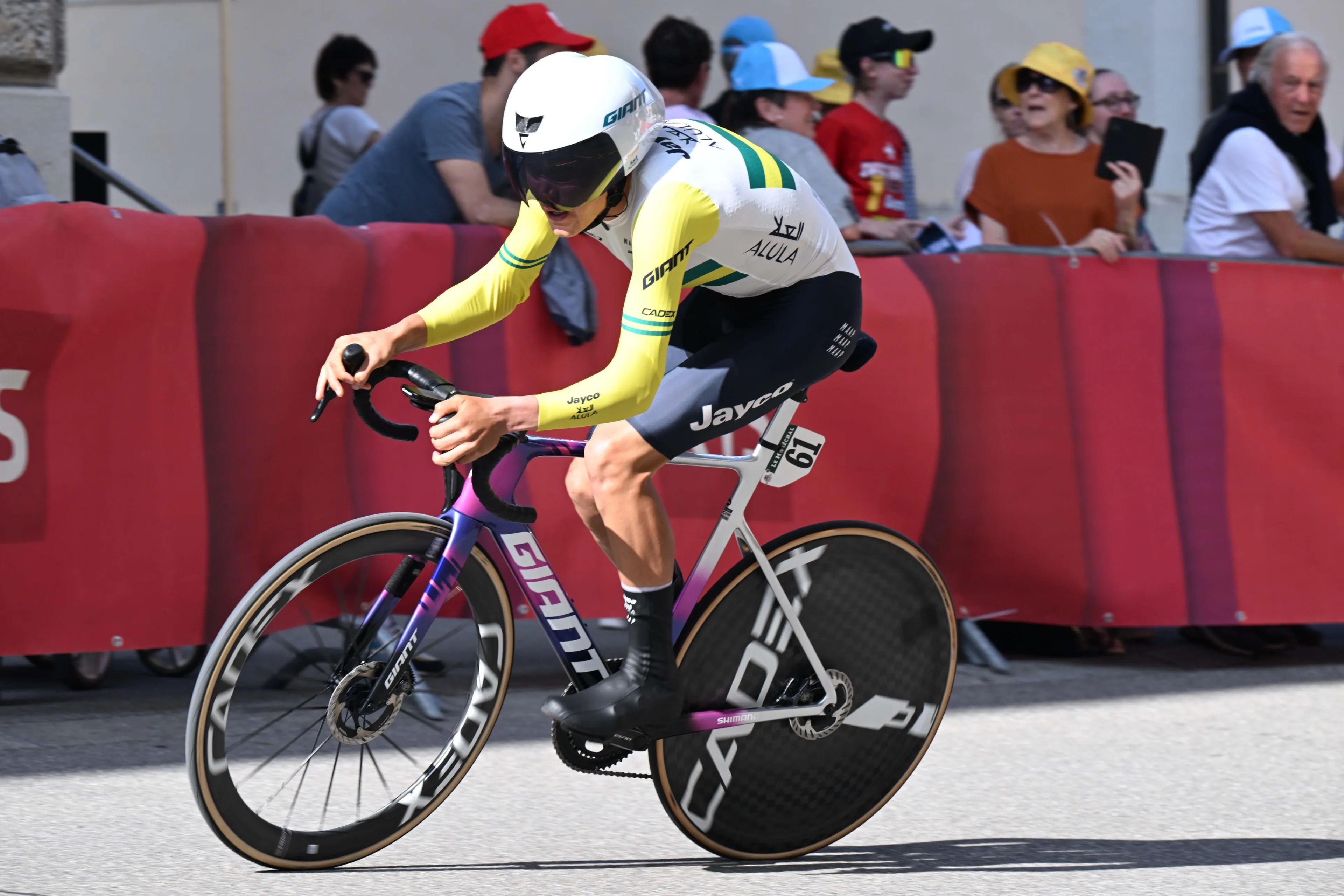 LIVE etappe 13 Tour de France 2025 | Plapp zet eerste richttijd neer in lastige klimtijdrit