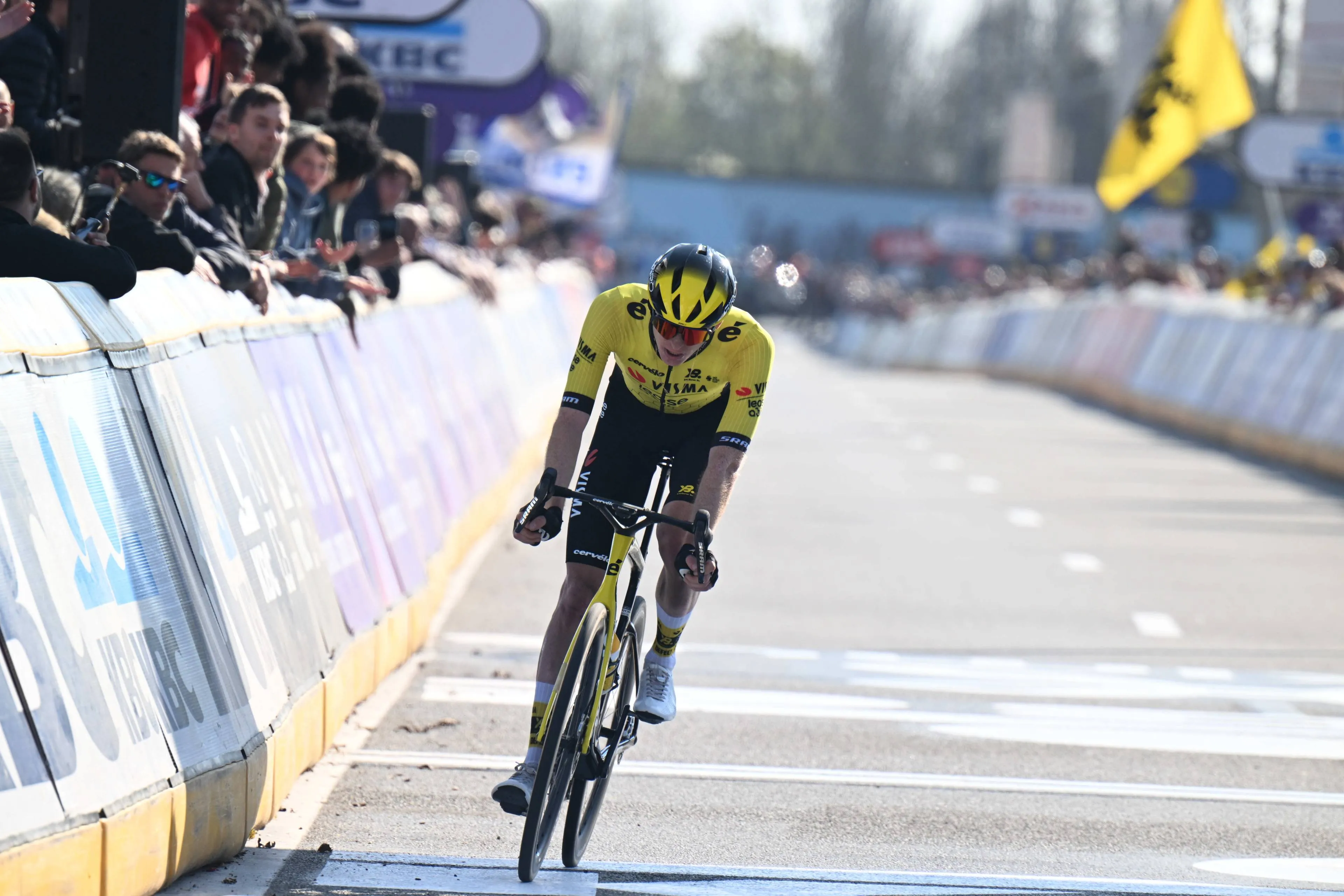 Jorgenson legt vinger op de zere Visma-plek na Dwars door Vlaanderen-fiasco: 'Ik wist hoe snel en explosief Powless is'