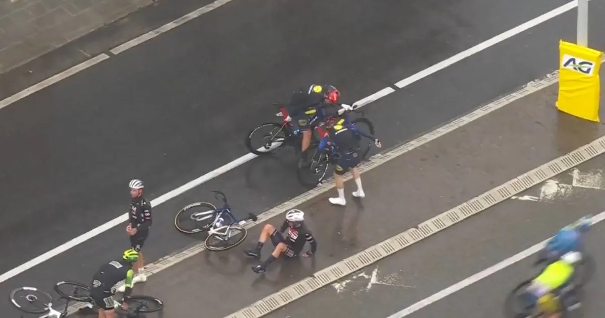 🎥 Lidl-Trek en Skjelmose halen na valpartij Waalse Pijl opgelucht adem richting Luik-Bastenaken-Luik