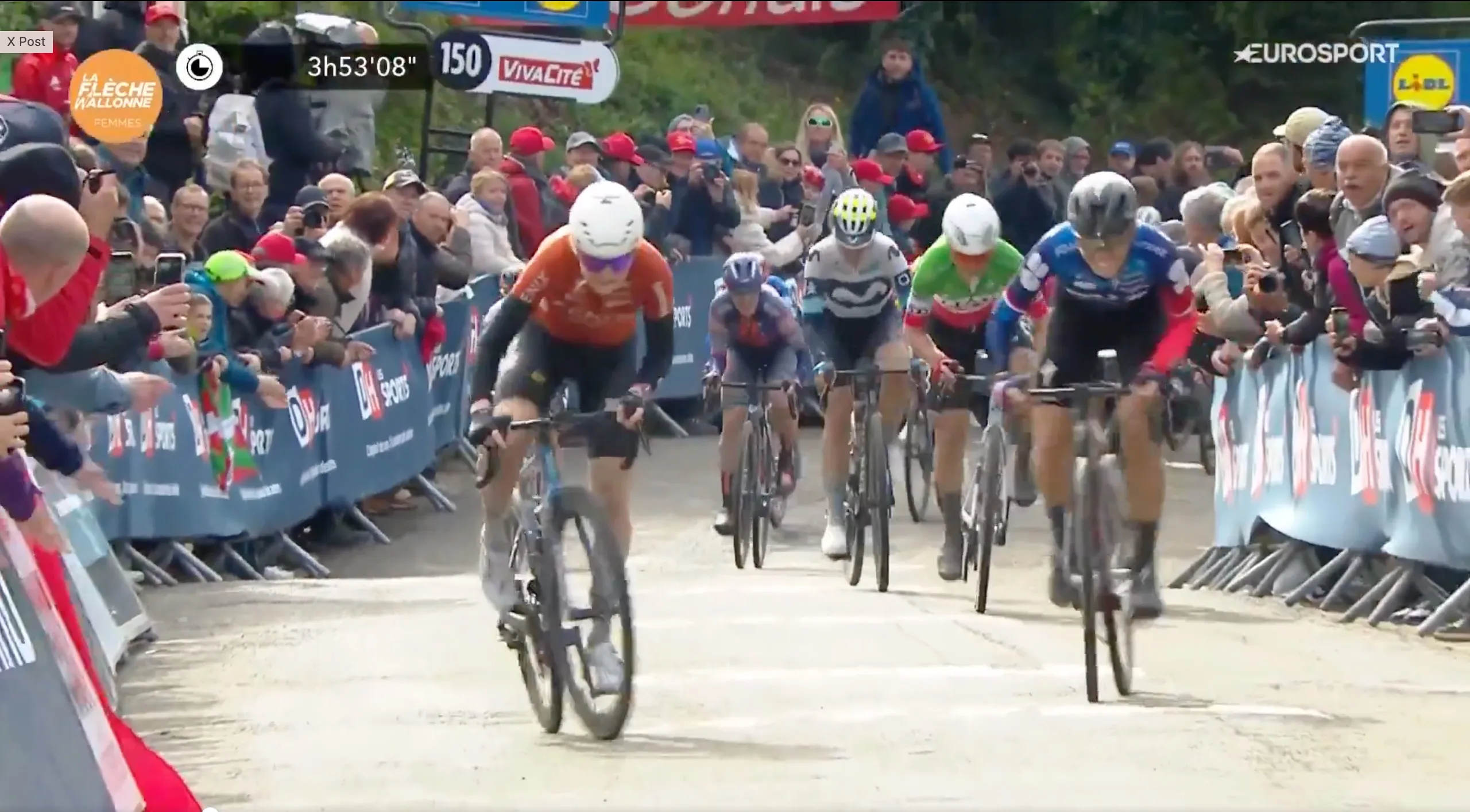 Puck Pieterse viel op het juiste moment aan op Muur van Hoei: 'Voor de verandering een keer naar mijn ploegleiders geluisterd'