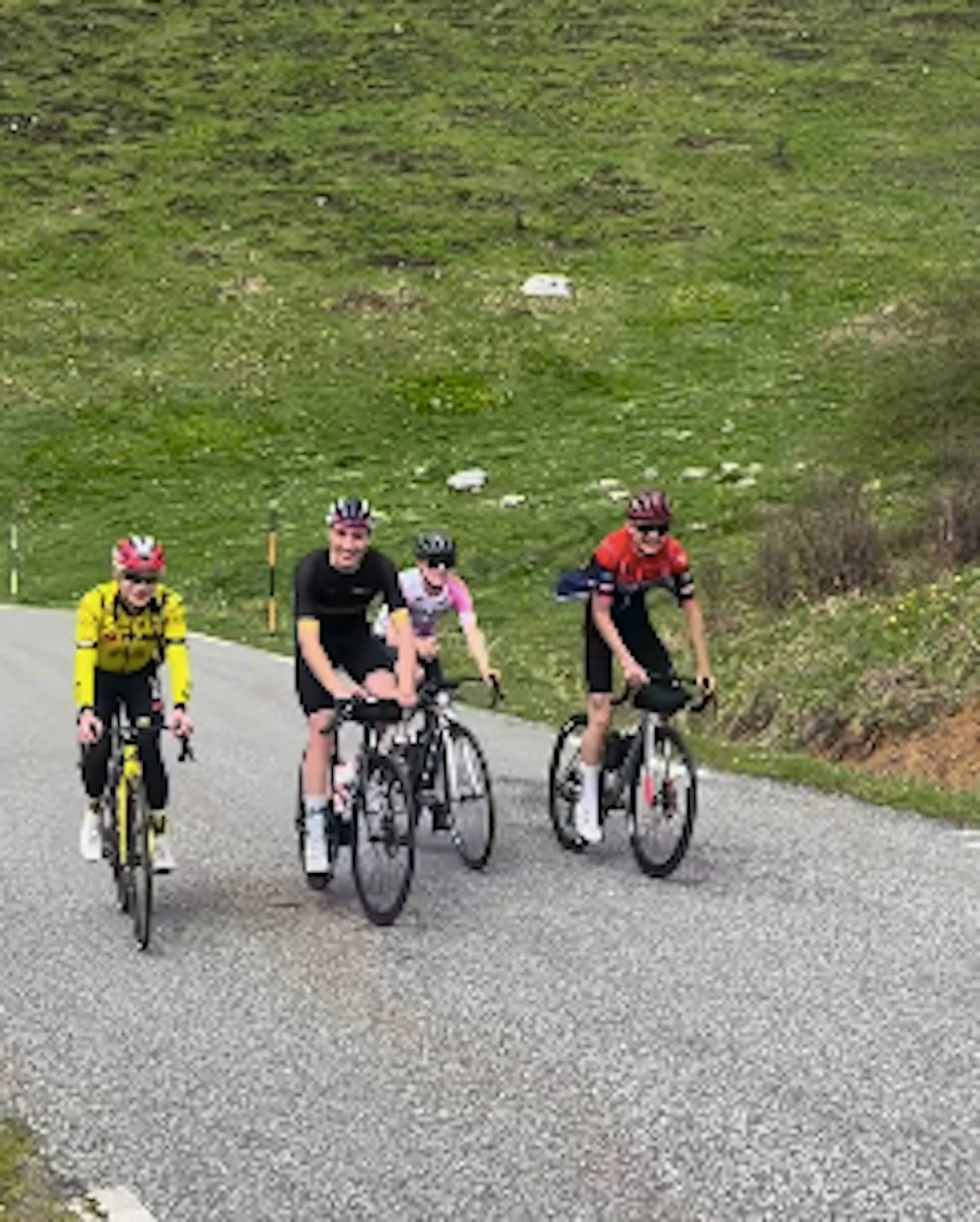 19-jarige Fransman droomde in het wiel van Vingegaard: 'Voor hem was het een kleine training, maar voor ons was het geweldig'