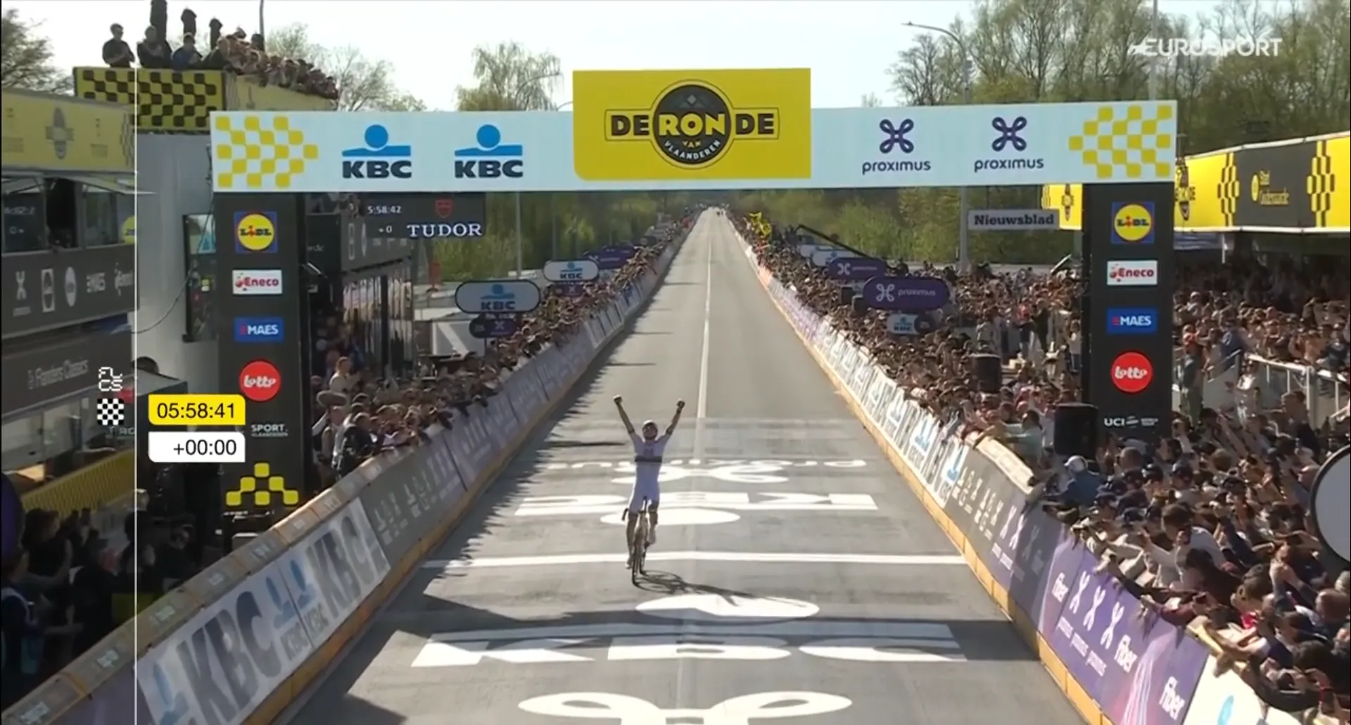 Pogacar dominates on Oude Kwaremont and wins the Tour of Flanders, van der Poel finishes third after crash