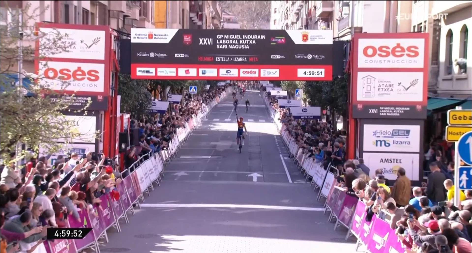 Nys heeft aan 1 monsterversnelling genoeg om meteen te winnen bij rentree in GP Miguel Indurain