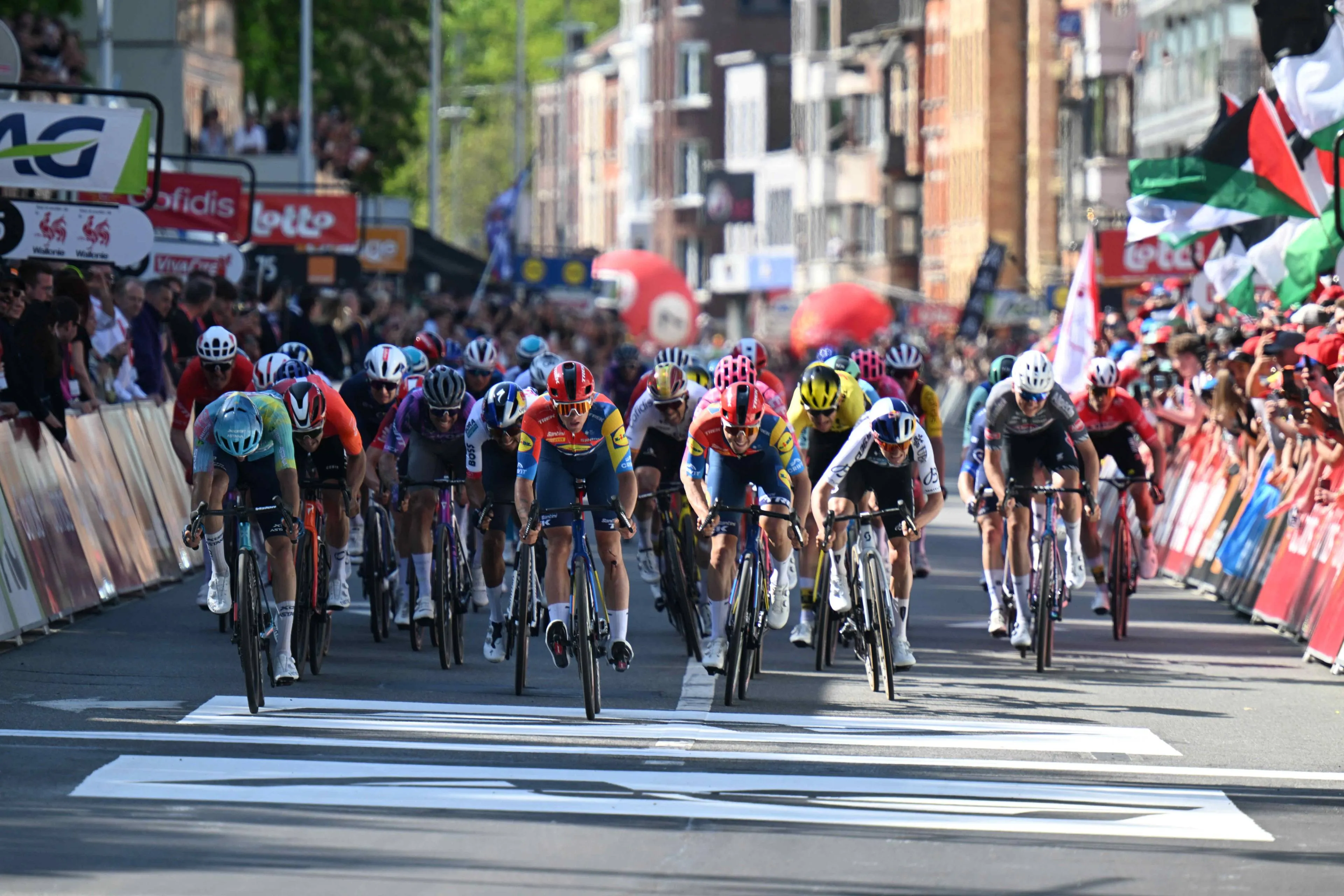 Zonneveld calls Lidl-Trek "really annoying" in impossible Pogačar dilemma: "Why would a team do that?"