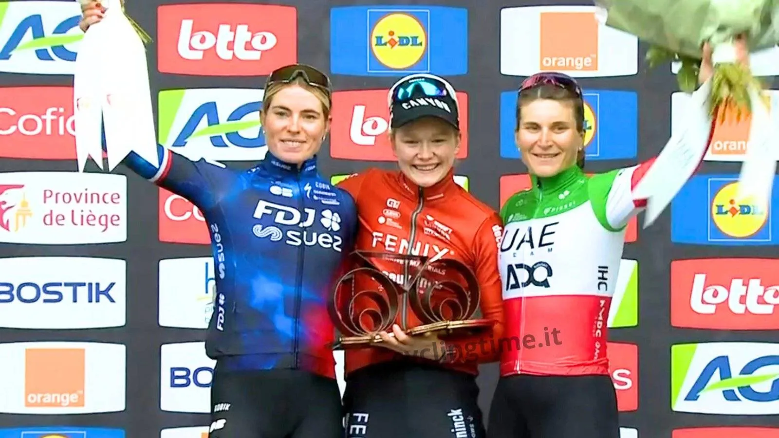 Demi Vollering geniet van Puck Pieterse: 'Maar een eerste keer een koers rijden is wel altijd net wat makkelijker'