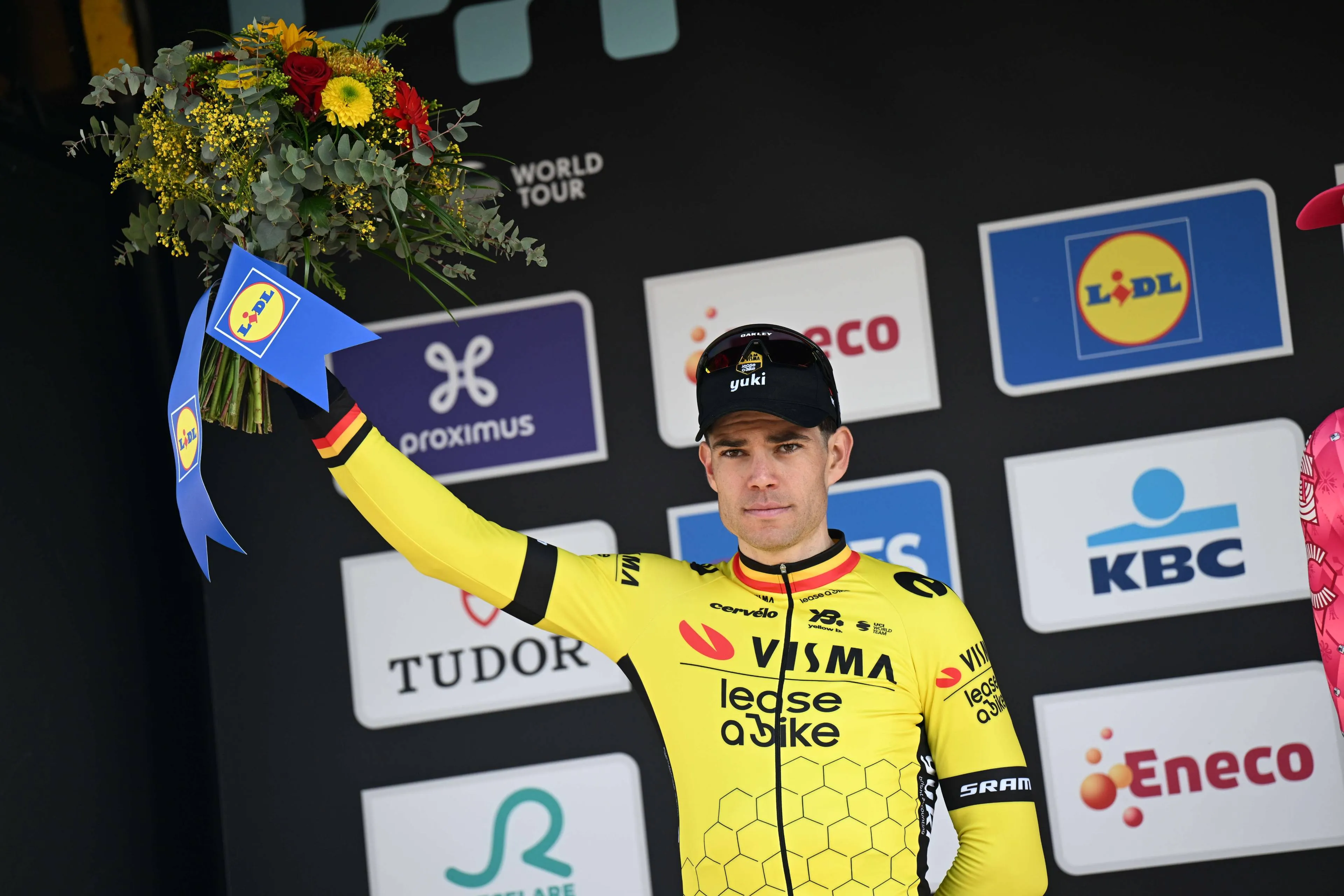 International media laughs at Visma and van Aert, Belgian media seeks reassurance: "He seemed ready to take on van der Poel and Pogacar"